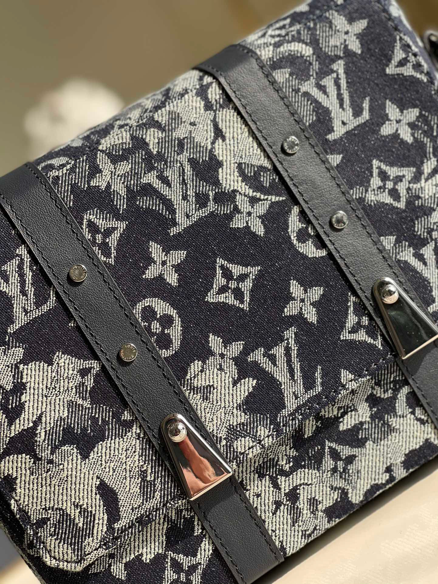 LV TRUNK MESSENGER M57282