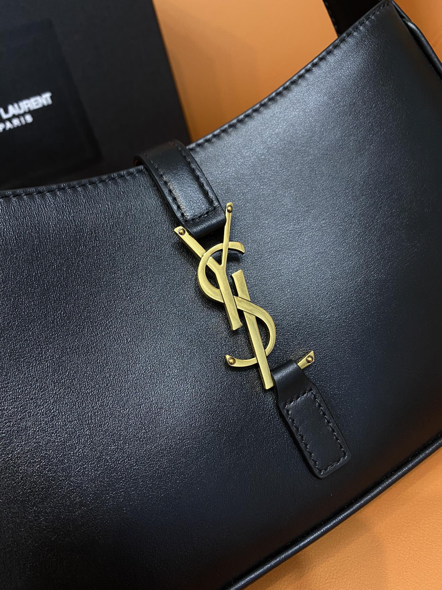 Y*L le 5 À 7 in smooth leather noir 23 x 16 x 6.5 cm