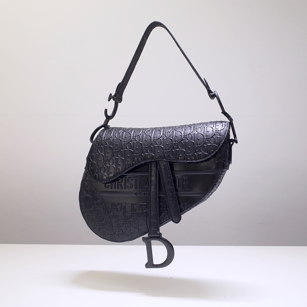 saddle bag with strap black D*or oblique embossed calfskin 25.5x20x6.5cm