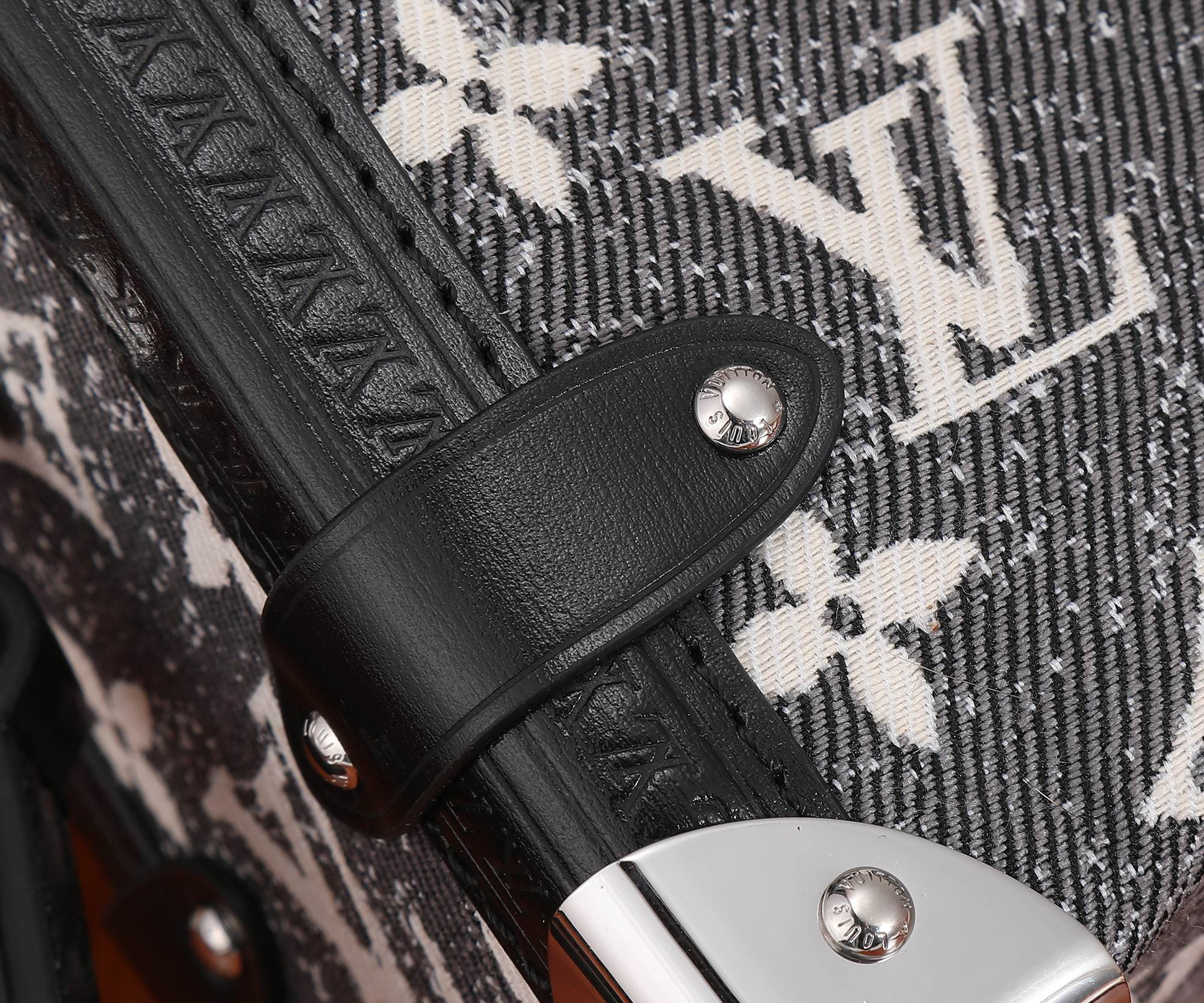 LV SIDE TRUNK MM M21460 8.3 x 5.5 x 2.4 inches