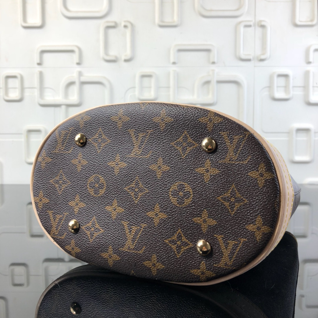 LV PETIT BUCKET M42238