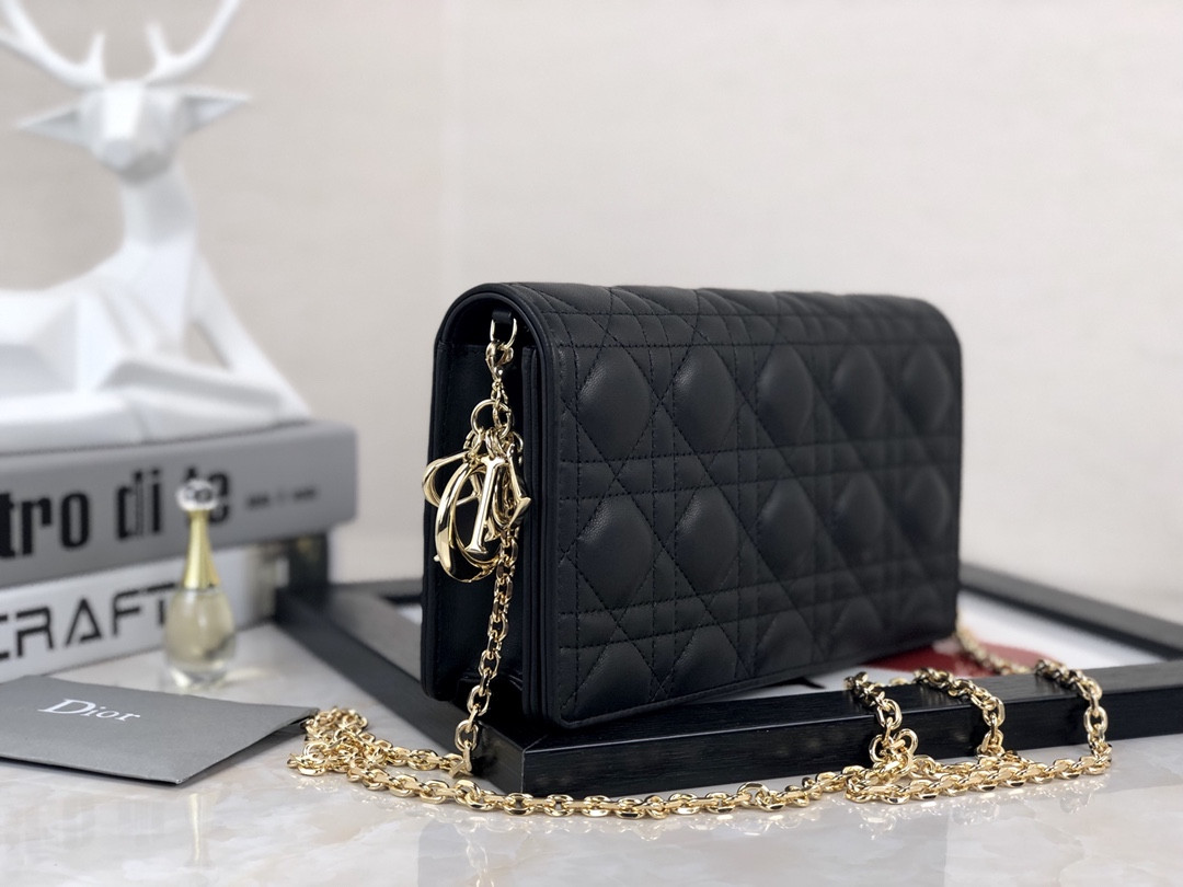 lady D*or pouch black cannage 8.5 x 4.5 x 1 inches