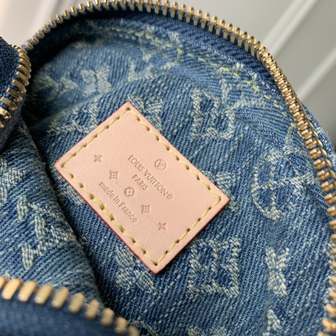 l0*is V*t0n m82948 fairfax pochette 5.5 x 7.1 x 1.1 inches