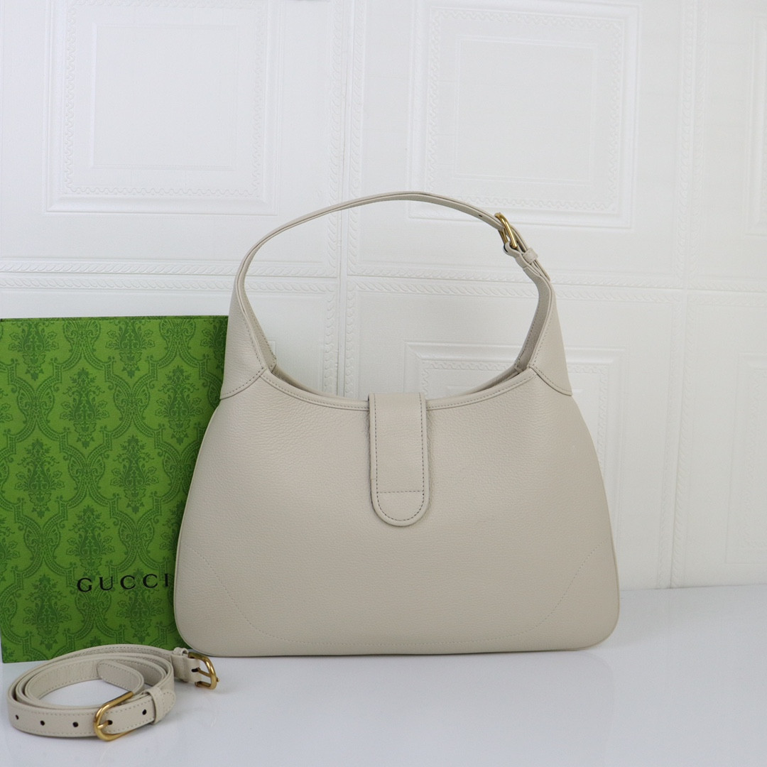 G*u*i aphrodite medium shoulder bag white w15.3" x h15" x d.8"