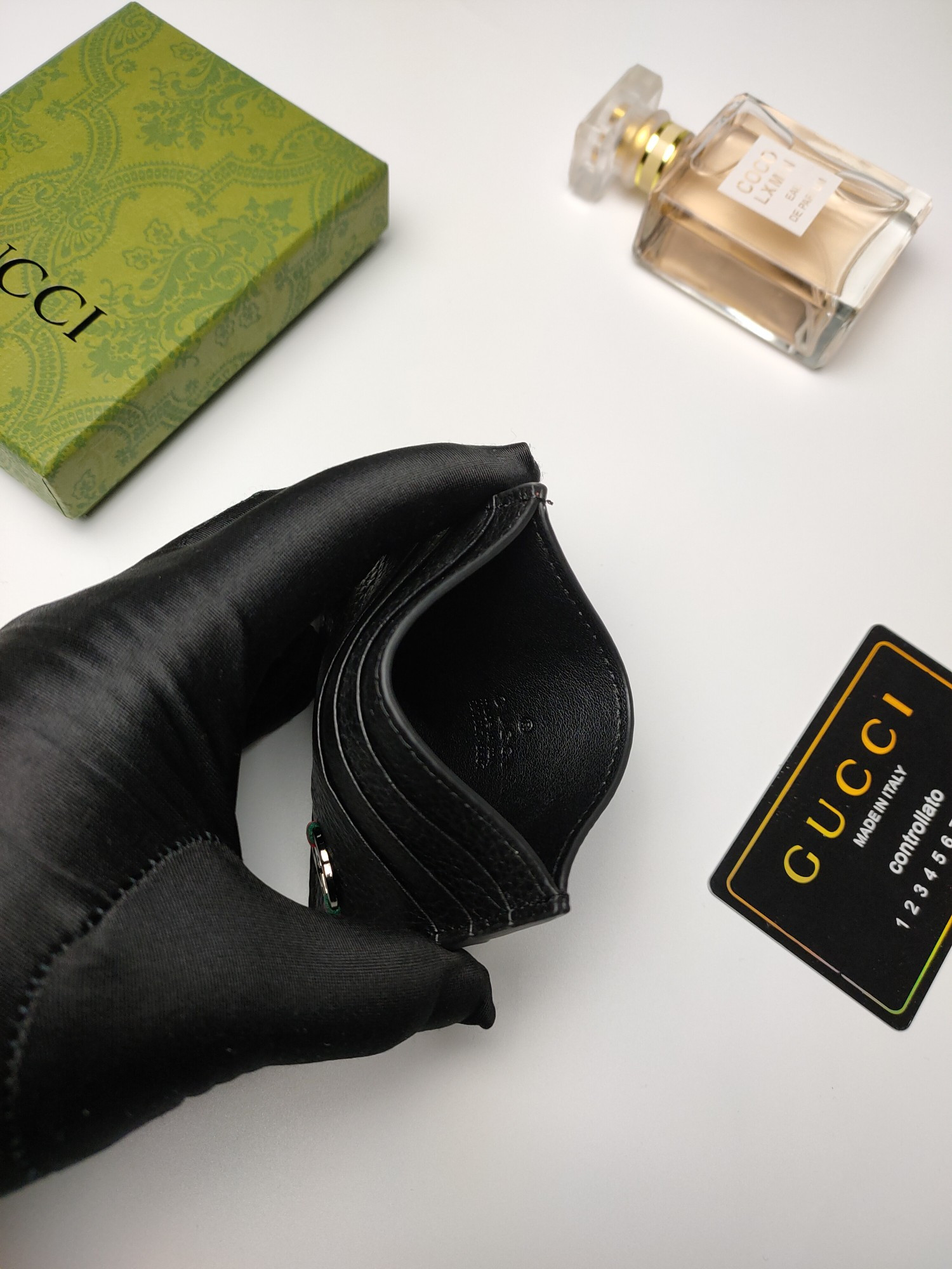 G*u*i gg  card case wallet