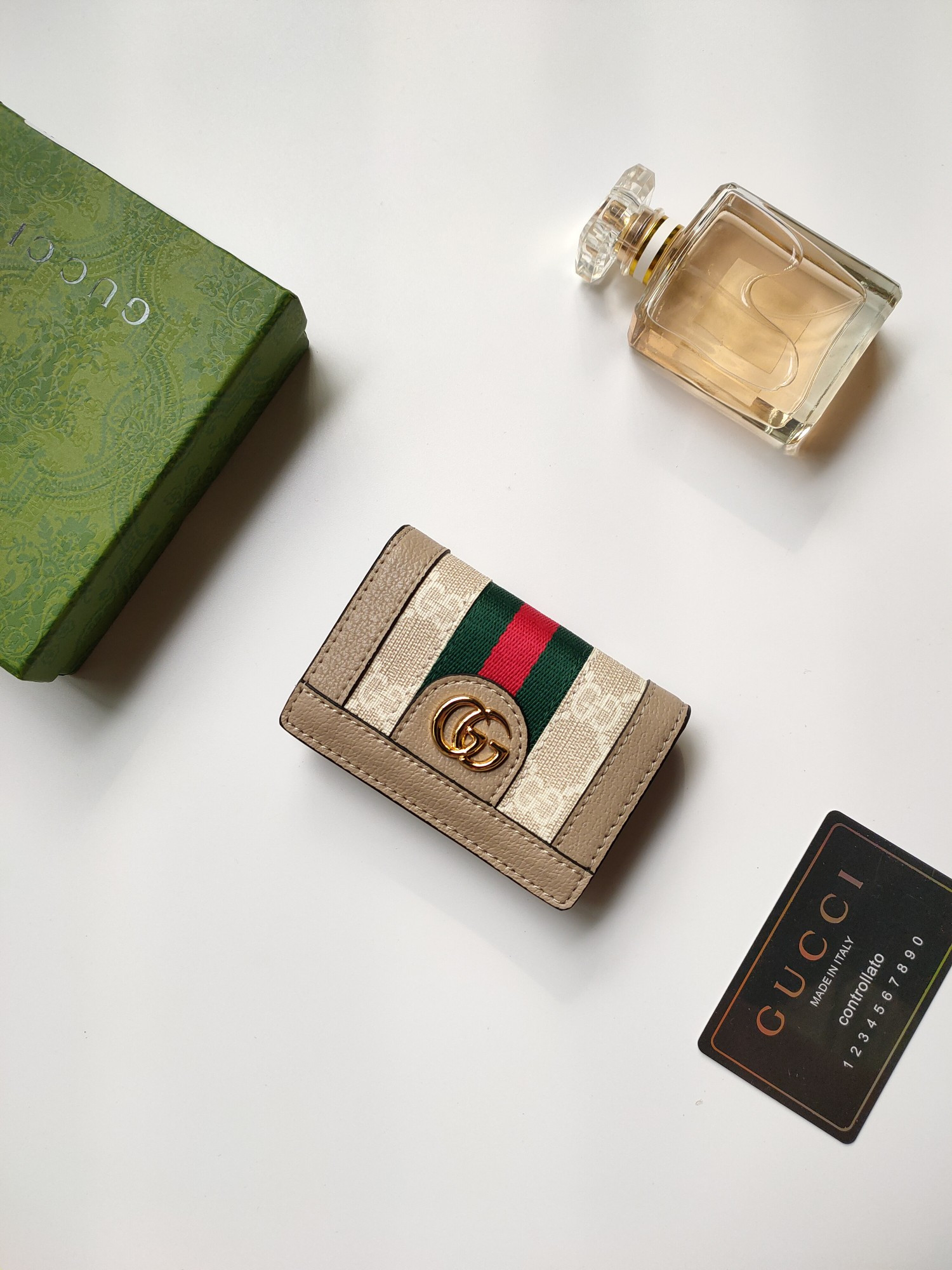 G*u*i gg  card case wallet