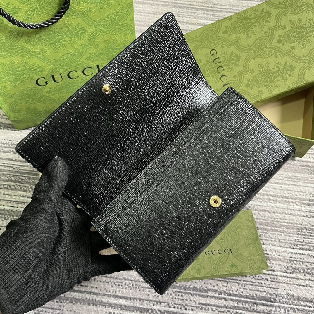 continental wallet with G*u*i script 7.5"w x 4"h x 1.4"d