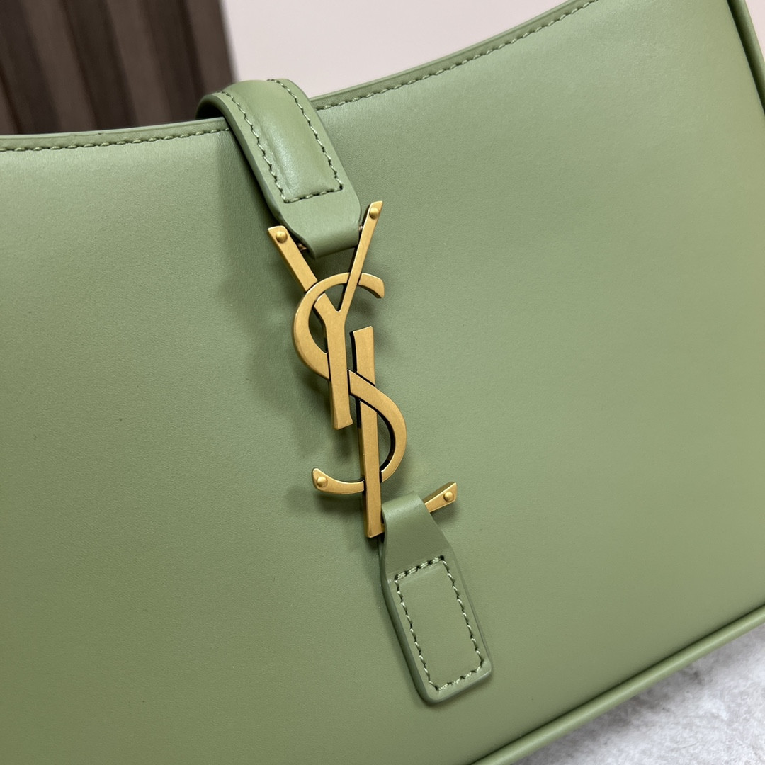 Y*L le 5 À 7 in smooth leather green 9 x 6.3 x 2.5 inches