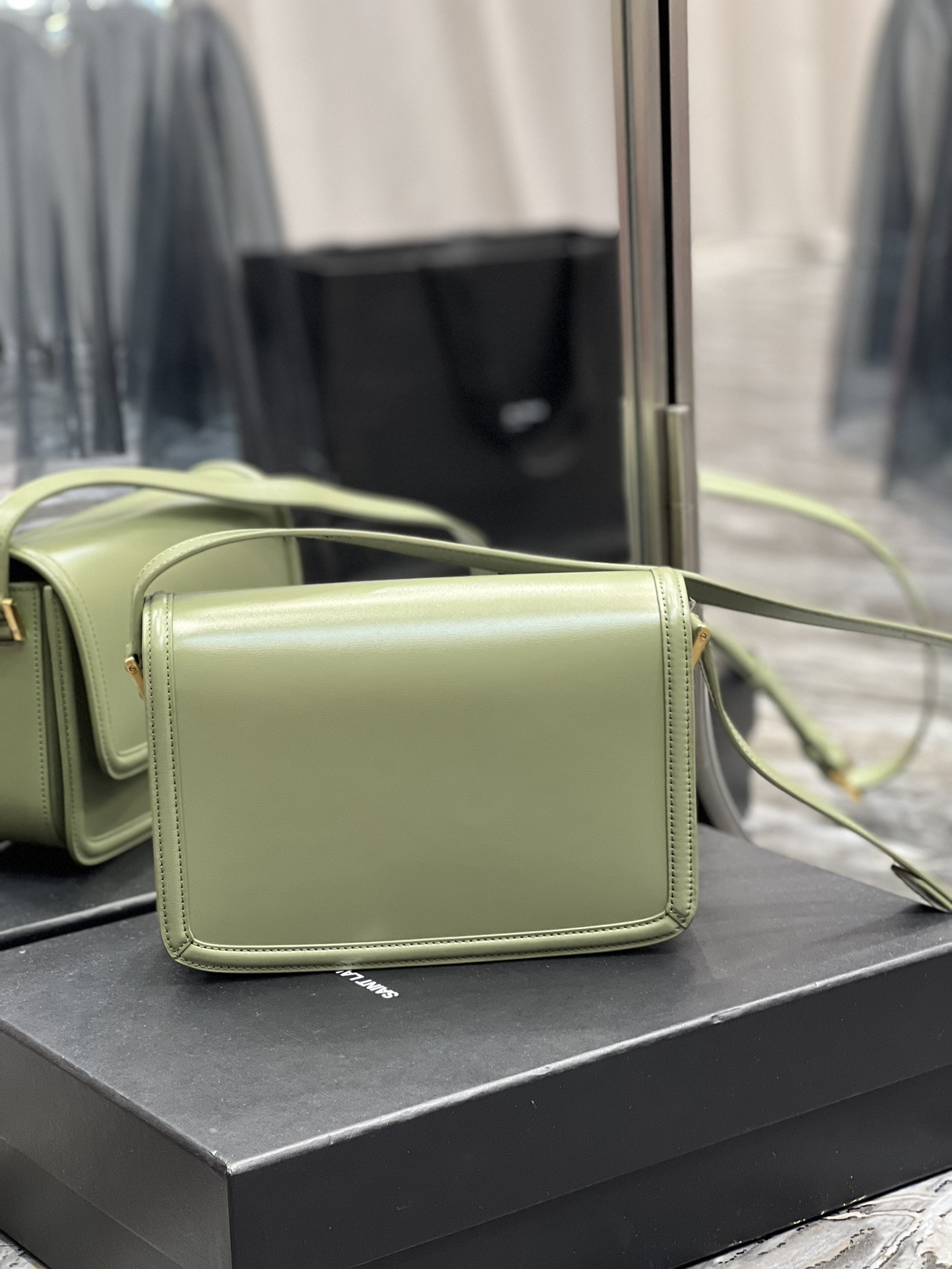 y*l solferino medium satchel in box Sa**t Lau*nt light green 9.1 x 6.3 x 2.4 inches