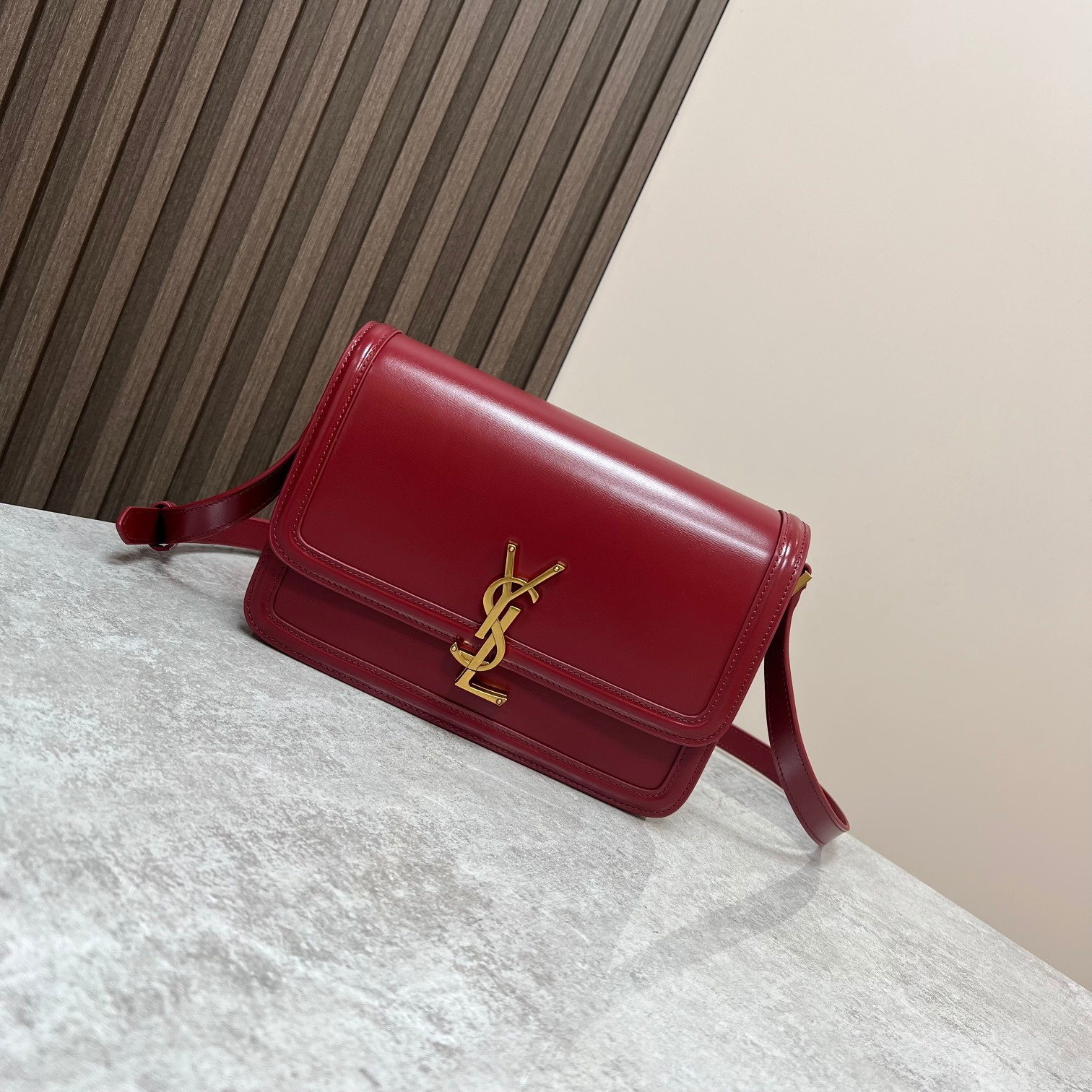 y*l solferino medium satchel in box Sa**t Lau*nt red 9.1 x 6.3 x 2.4 inches