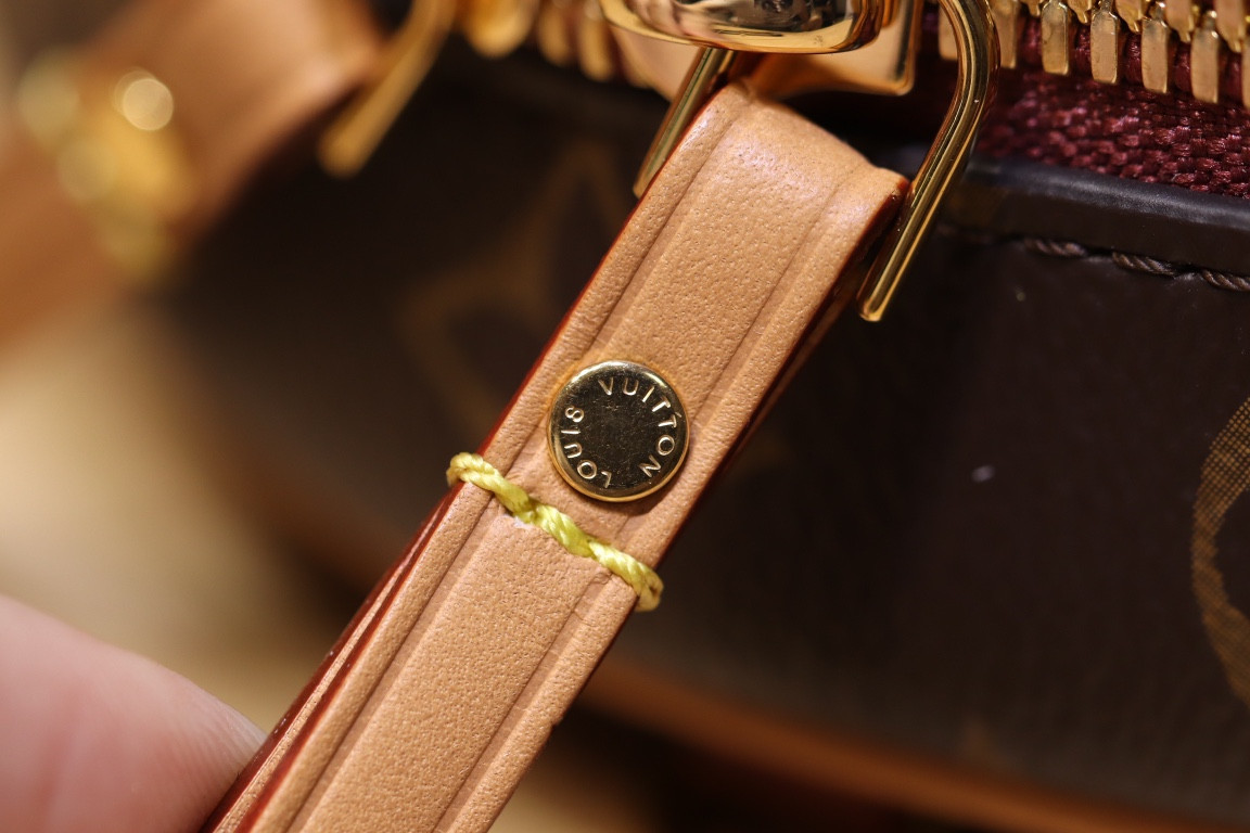 LV BOITE CHAPEAU SOUPLE M52294
