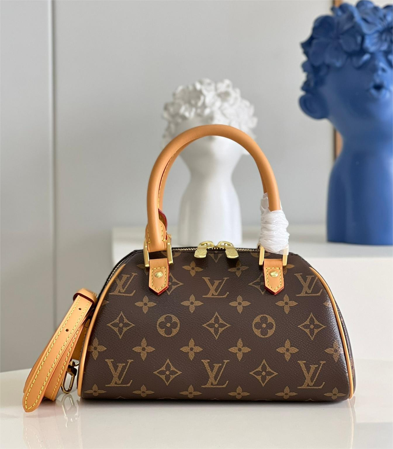 LV M50202 23 × 13 × 14 CM