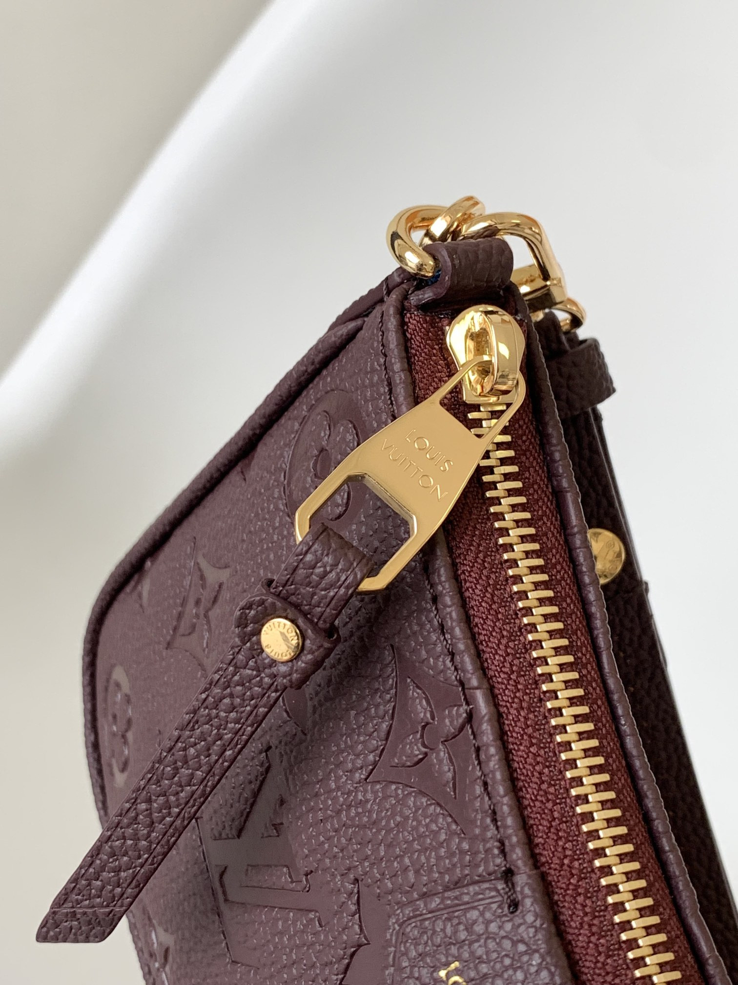 LV EASY POUCH ON STRAP M81862 7.5 x 4.5 x 1.2 inches