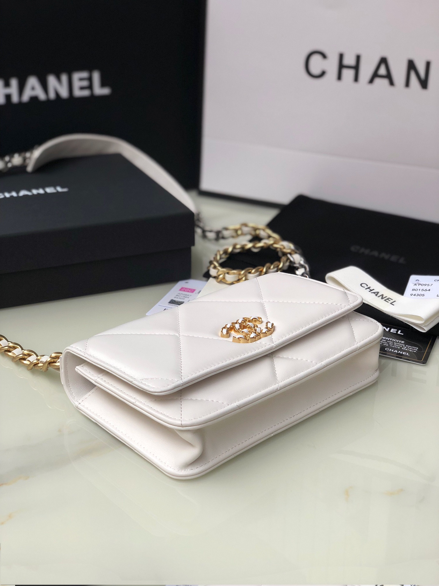 Ch*el classic wallet on chain 4.8 × 7.5 × 1.4 in