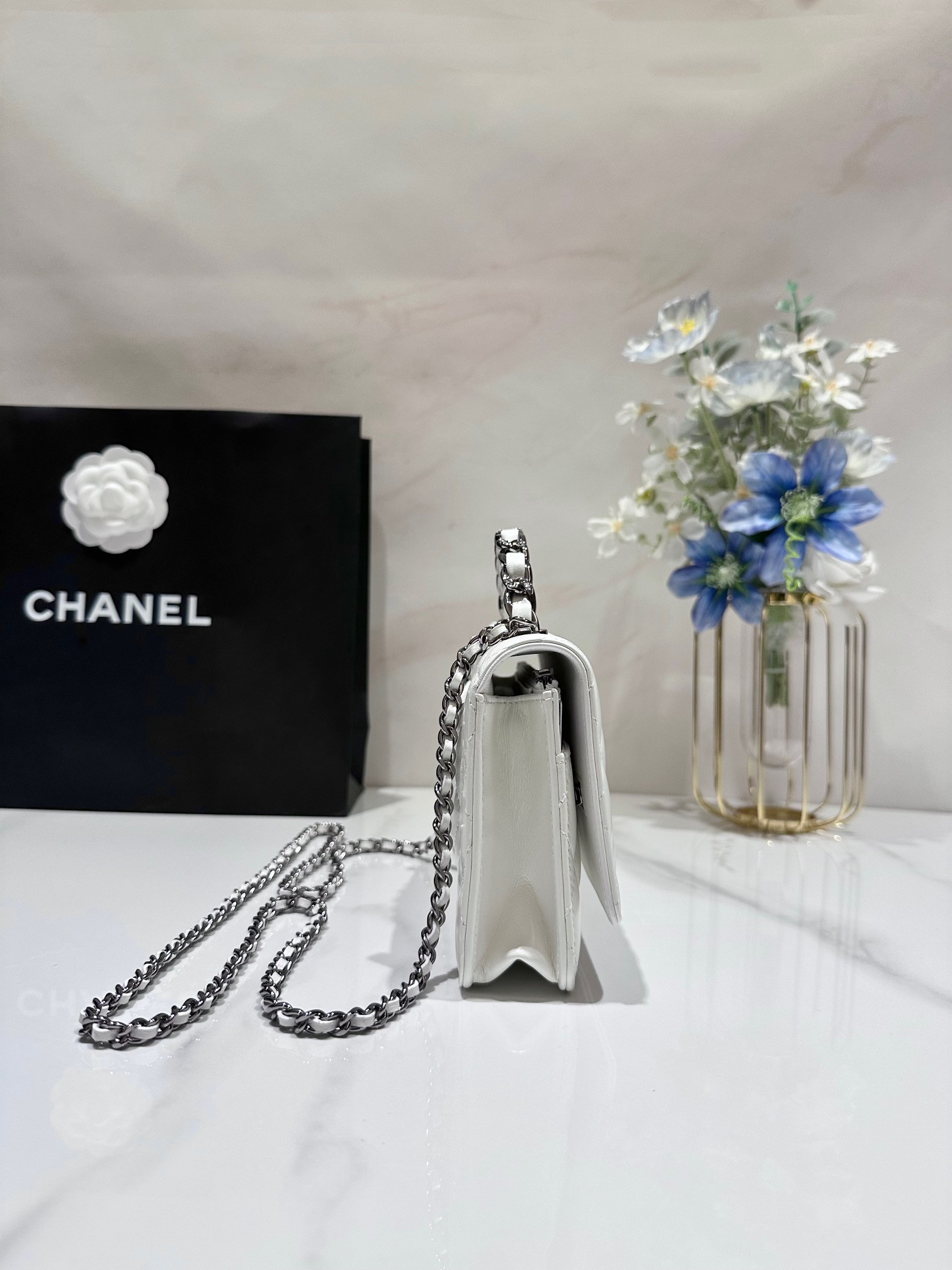 Ch*el classic wallet on chain 4.8 × 7.5 × 1.4 in