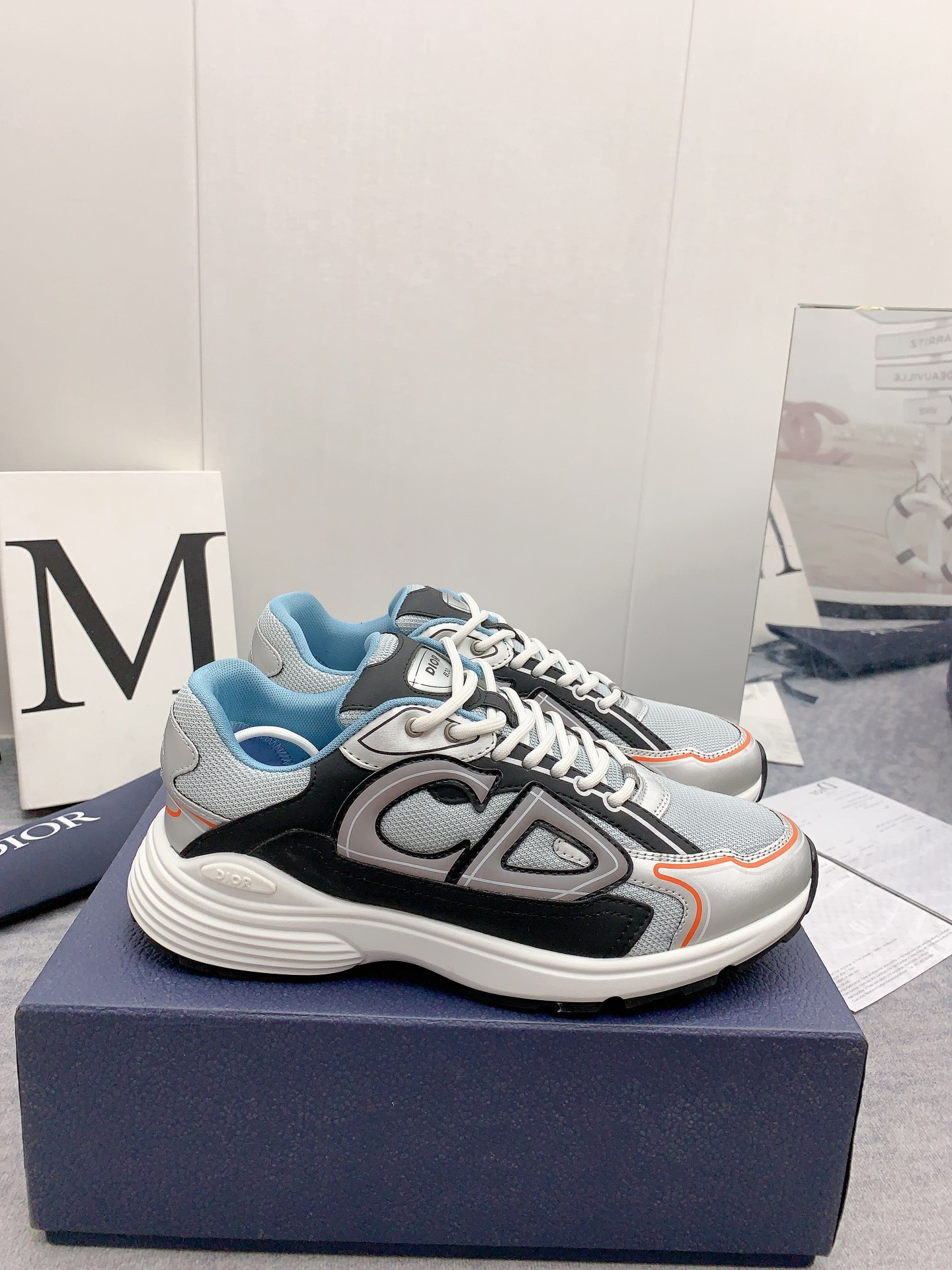 ua D*or b30 silver dark grey