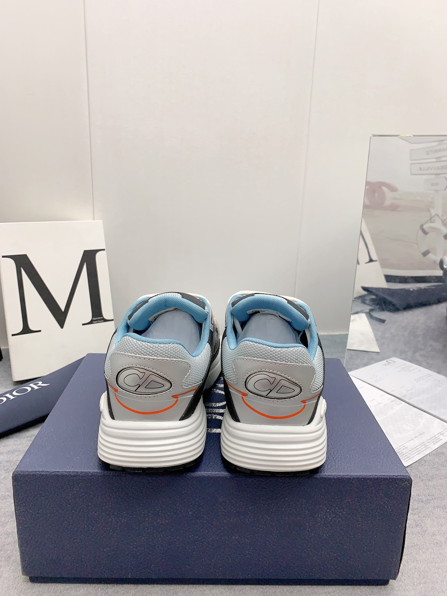 ua D*or b30 silver dark grey