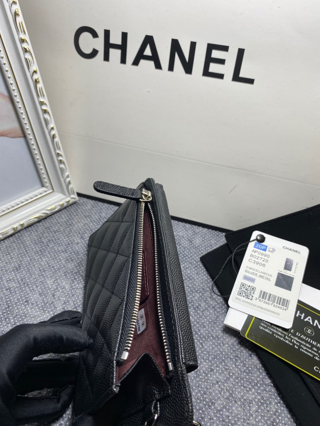 Ch*el long zipped wallet 19-11cm