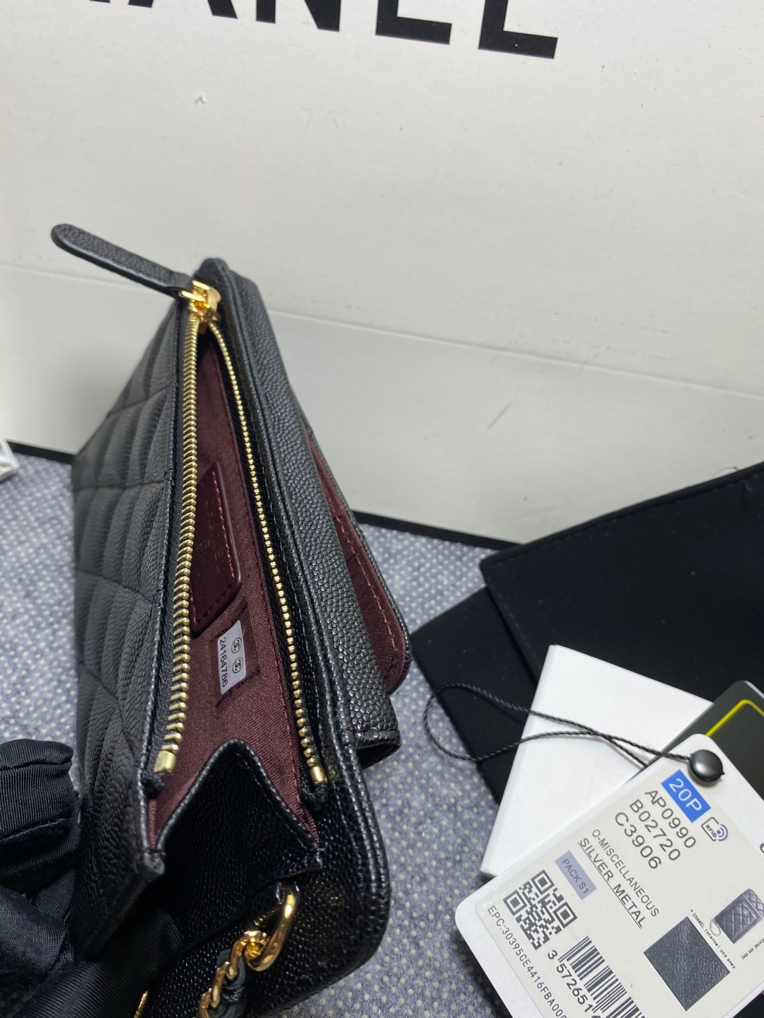 Ch*el long zipped wallet 19-11cm