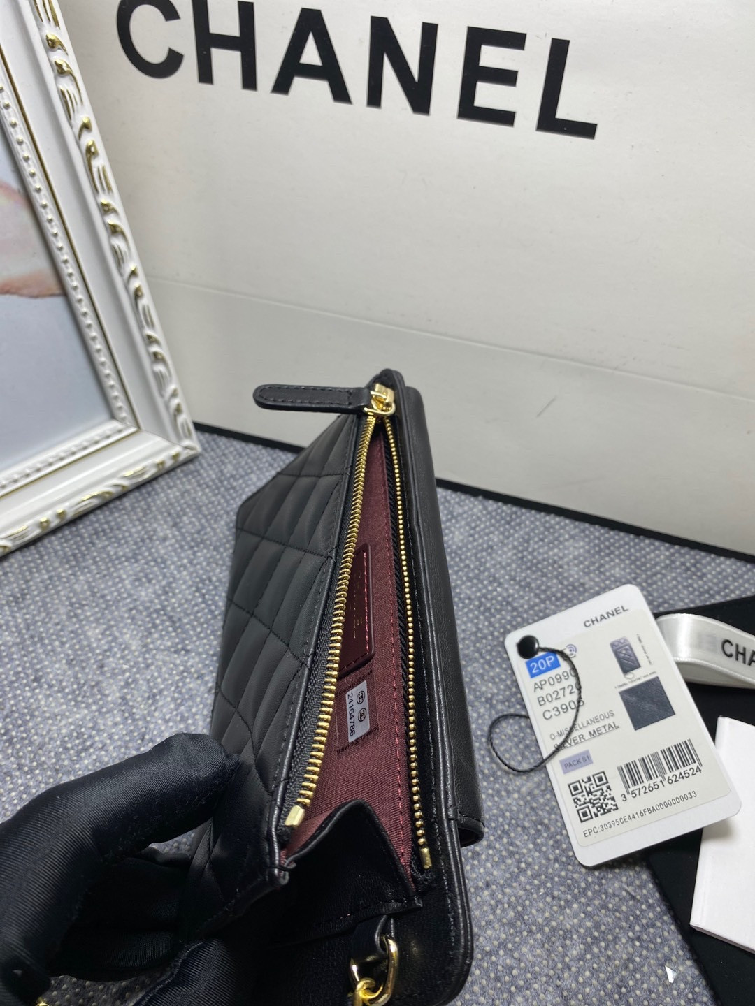 Ch*el long zipped wallet 19-11cm