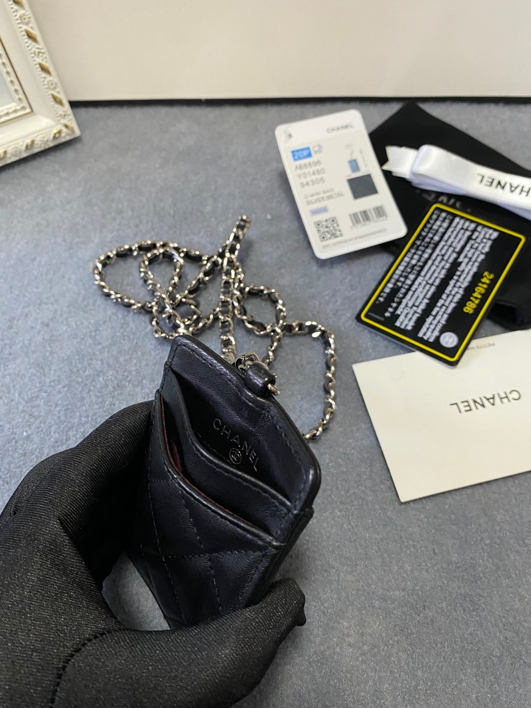 Ch*el card holder 10.5 x7 x 0.5cm