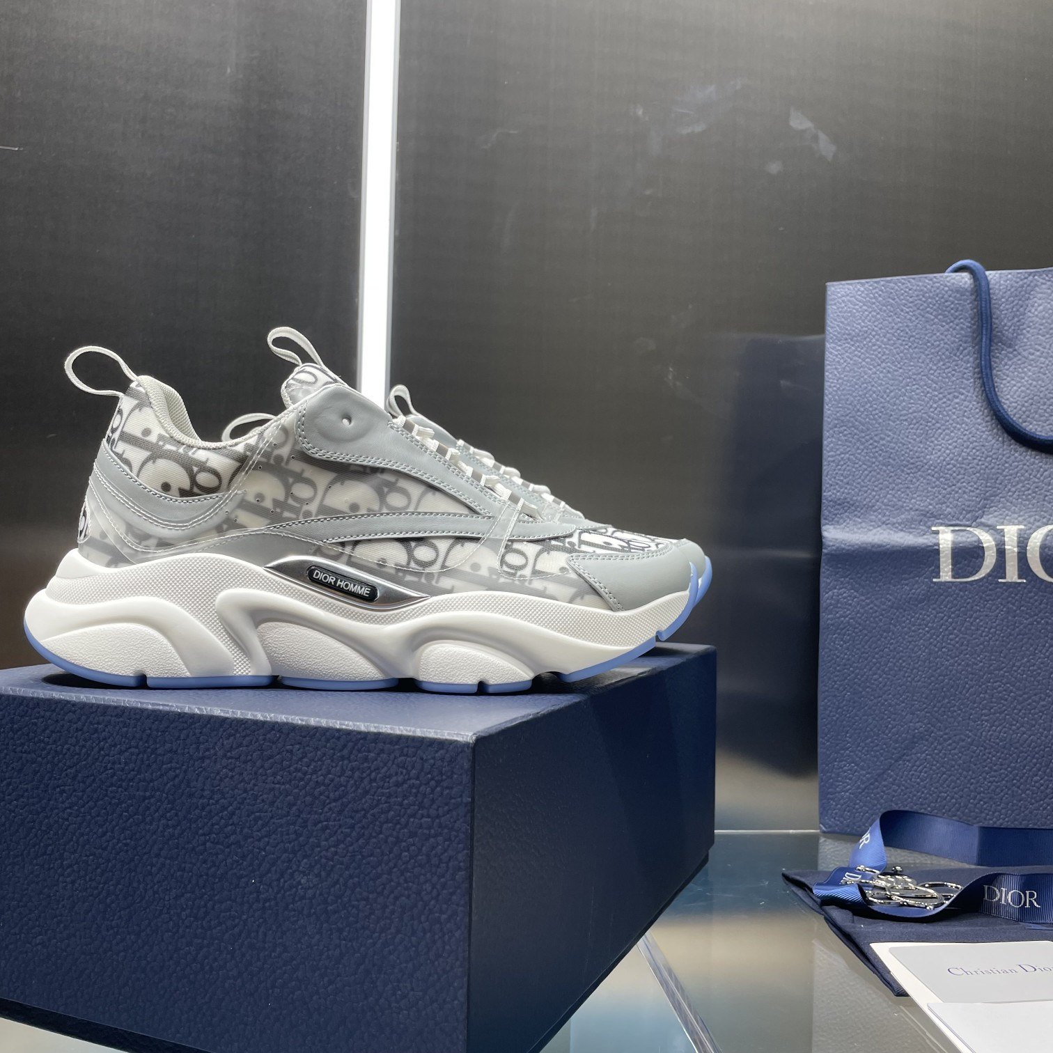 ua D*or b22 gray sneaker