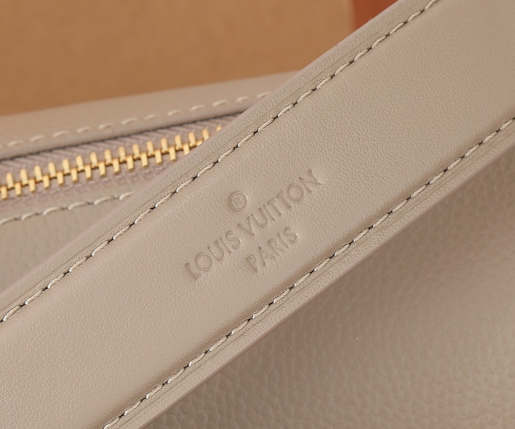 LV Side Trunk MM M25172 8.3 x 5.5 x 2.4 inches
