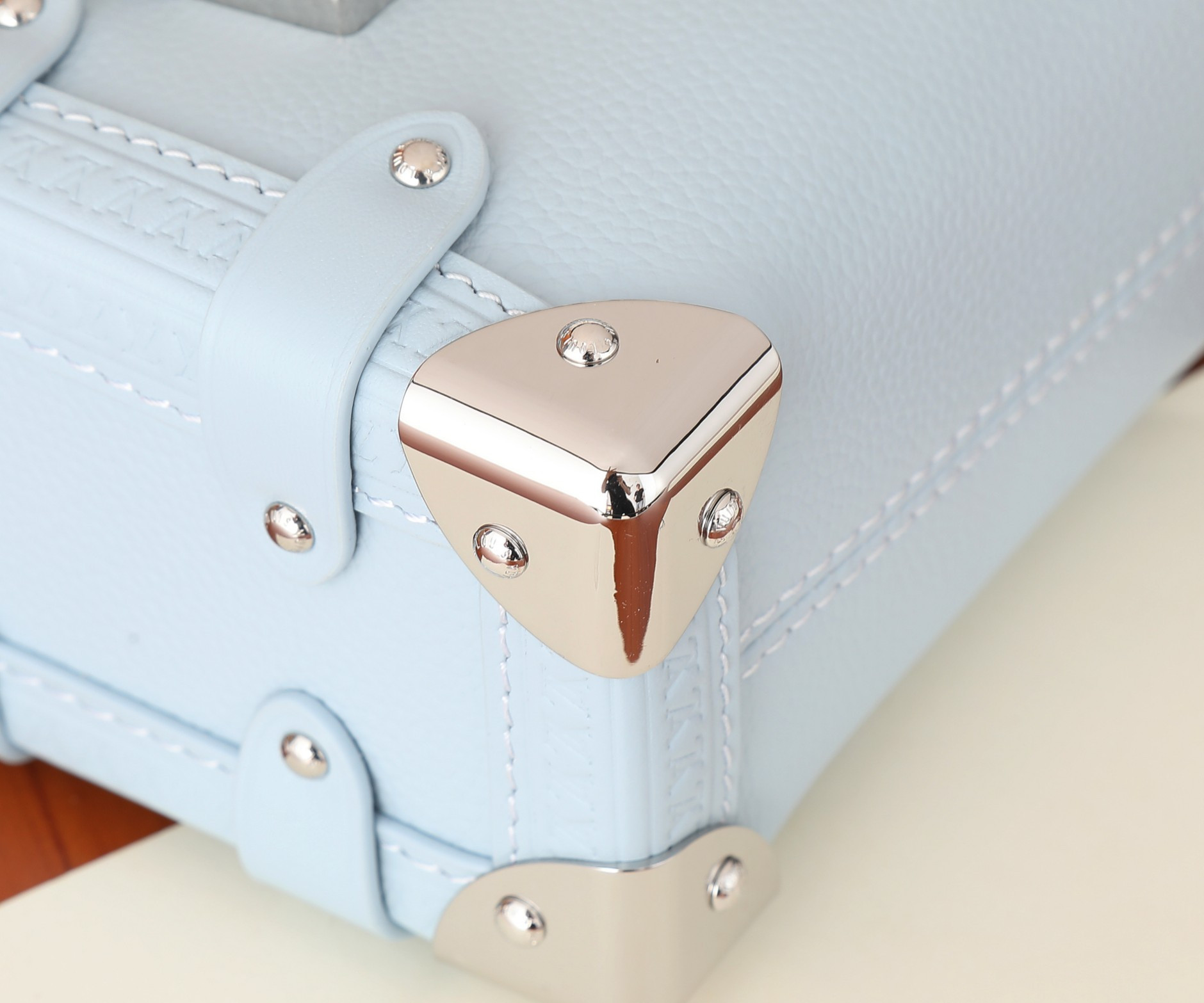 LV Side Trunk PM M25067 7.1 x 4.9 x 3.1 inches