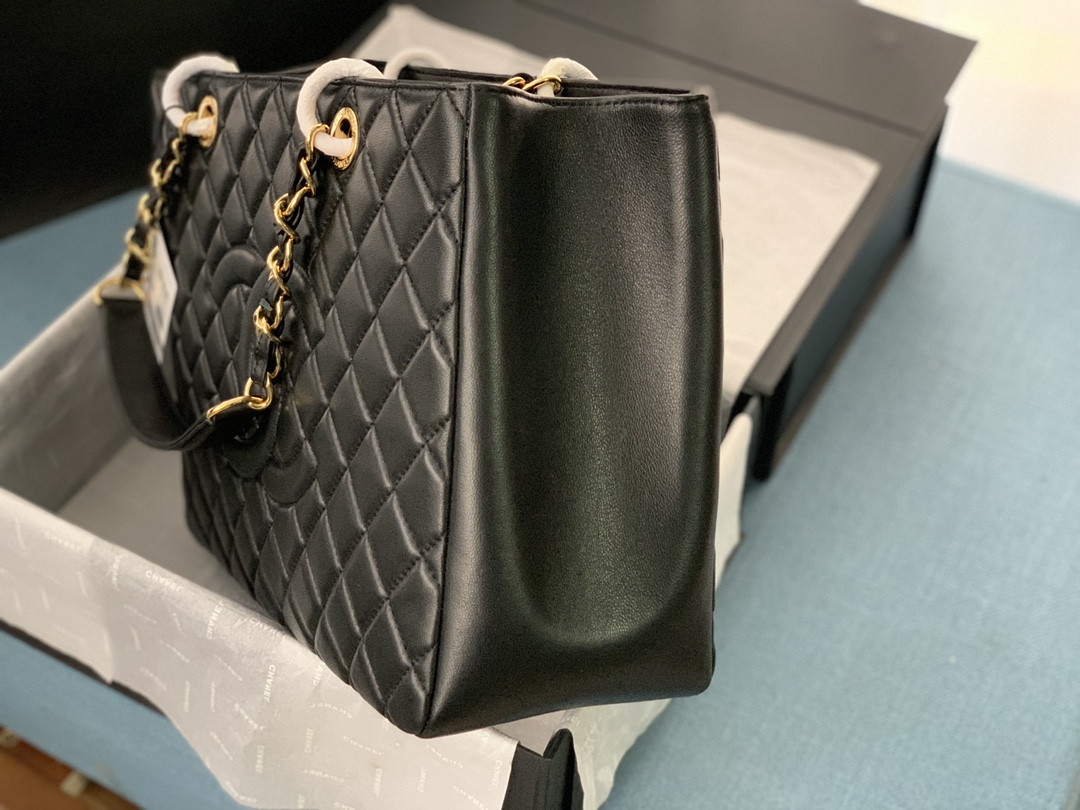 Ch*el gst lambskin leather hardware  24x33x13cm