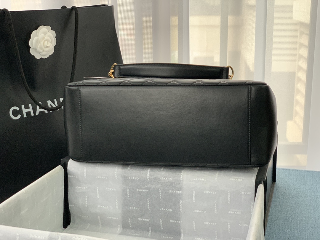 Ch*el gst lambskin leather hardware  24x33x13cm
