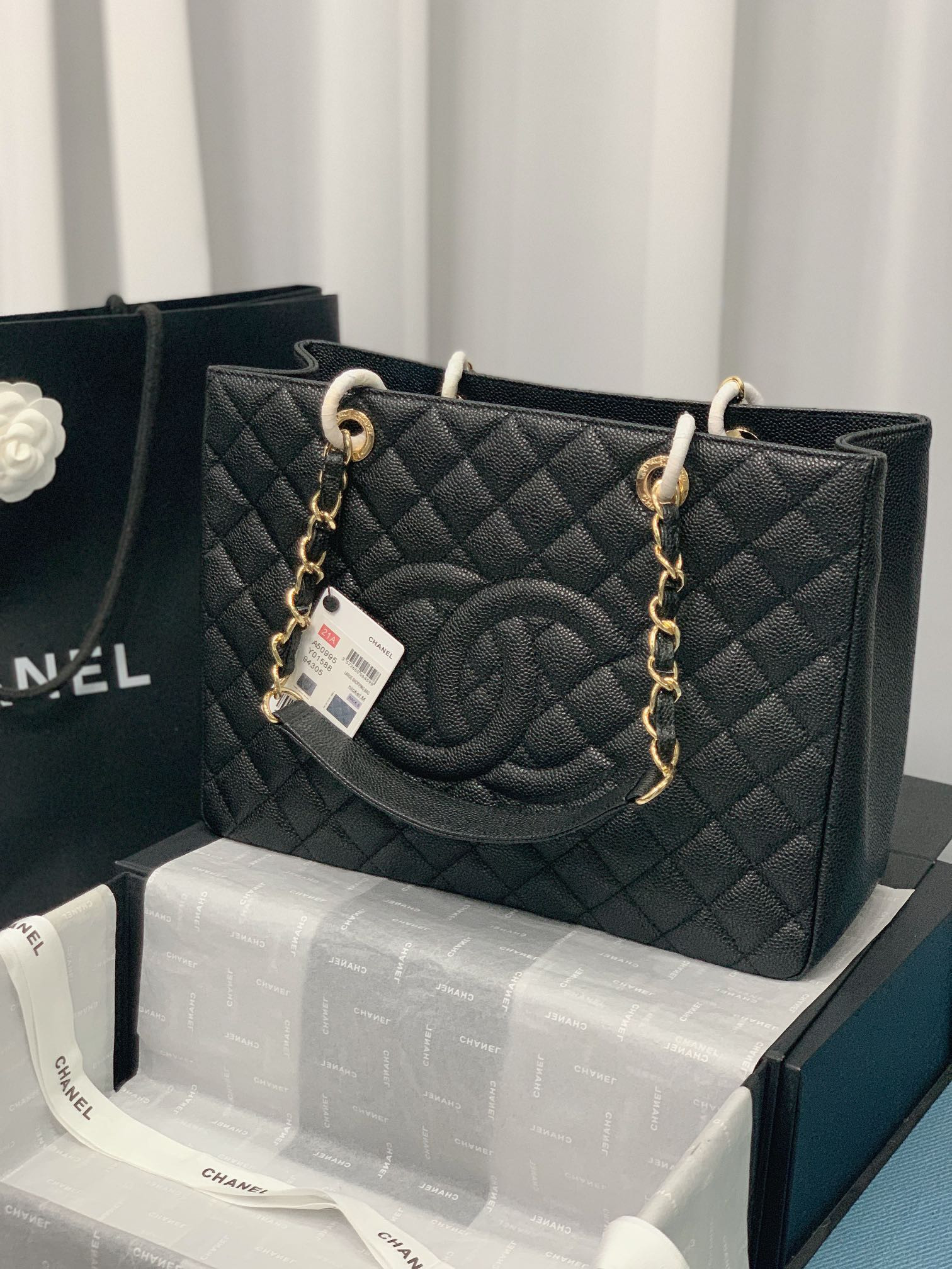 Ch*el gst caviar leather hardware 24x33x13cm