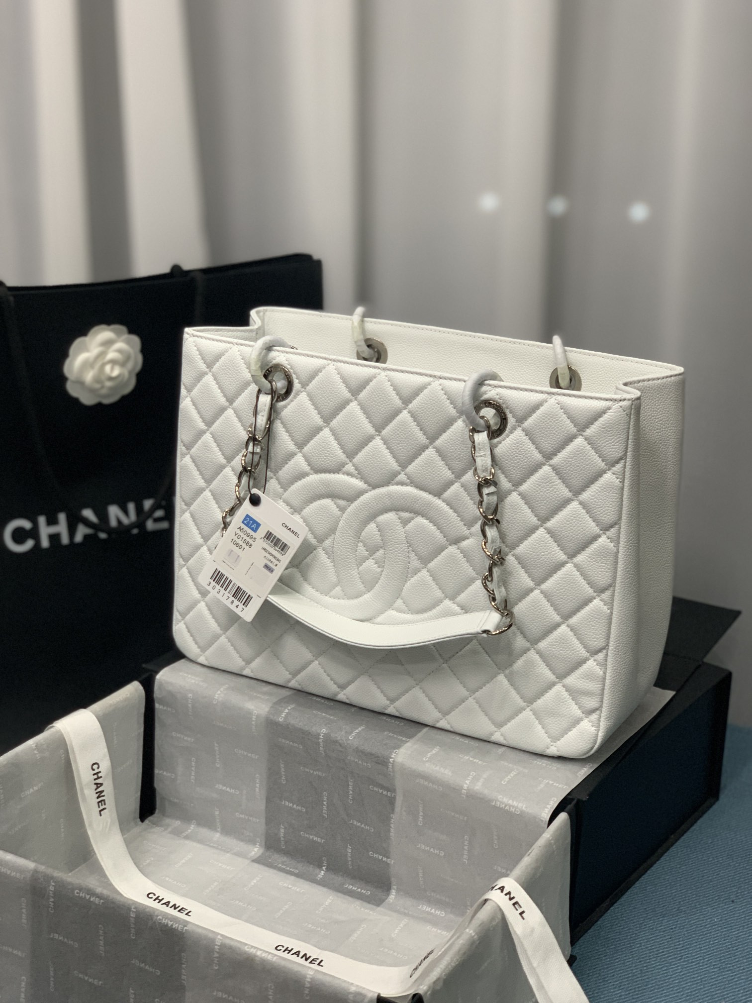 Ch*el gst caviar leather hardware 24x33x13cm