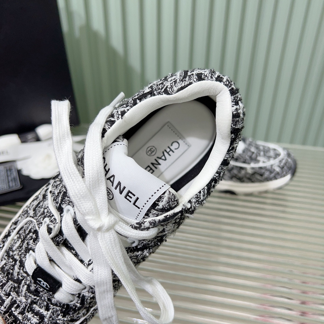 ua Ch*el sneakers tweed