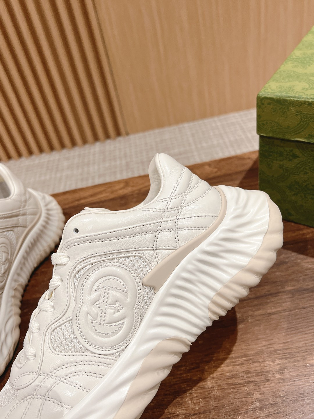 ua G*u*i ripple sneaker