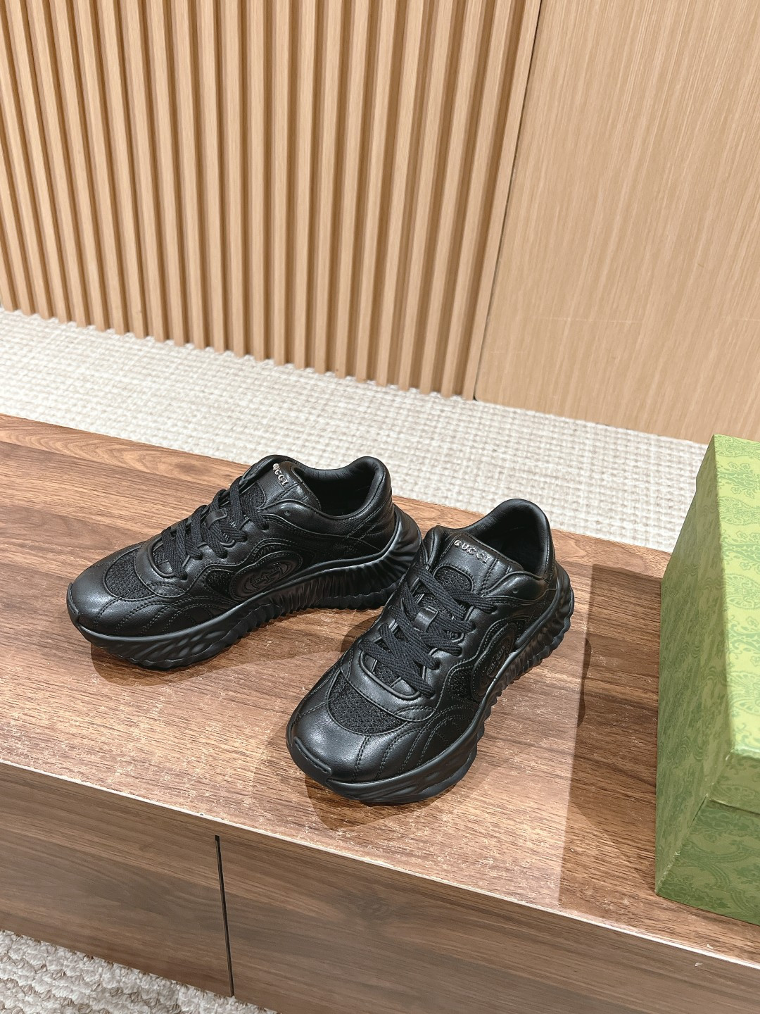 ua G*u*i ripple sneaker