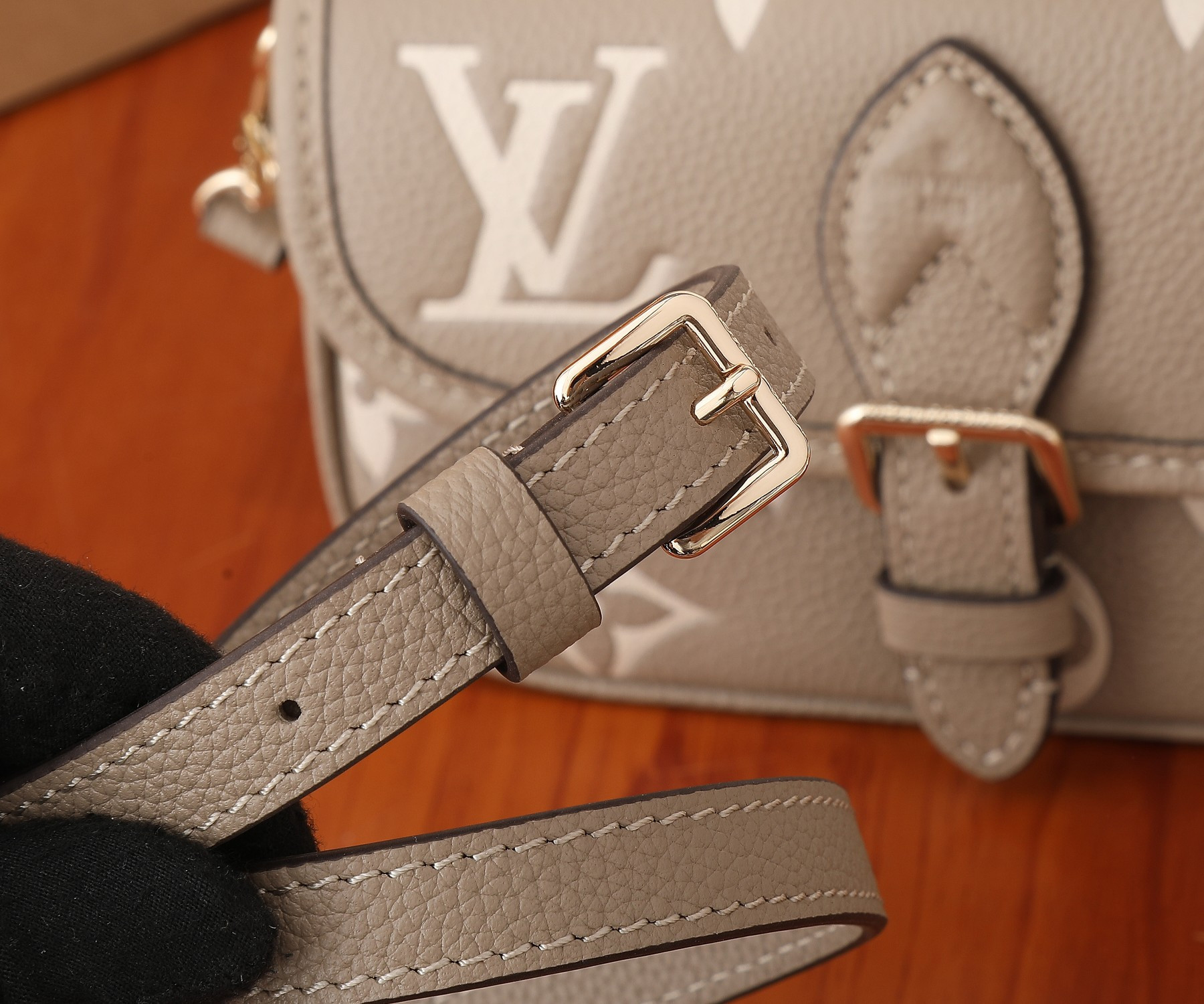 LV Nano Diane M83300 7.5 x 4.1 x 2.4 in