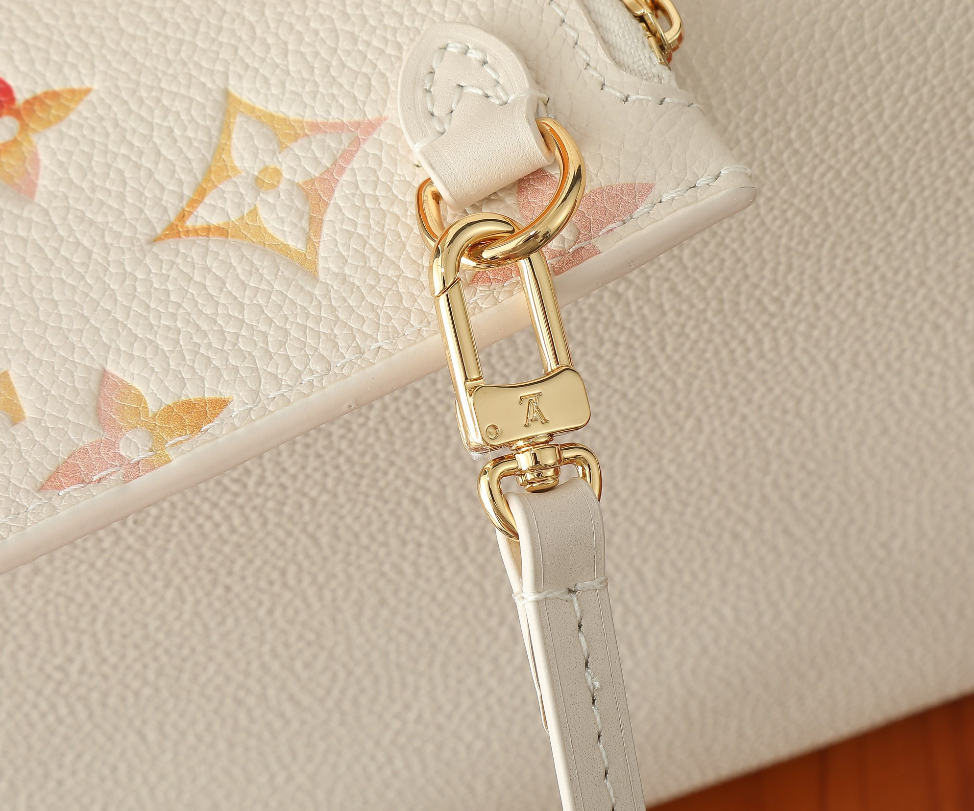 LV Neverfull MM M47080  12.2 x 11 x 5.5 in Without Box
