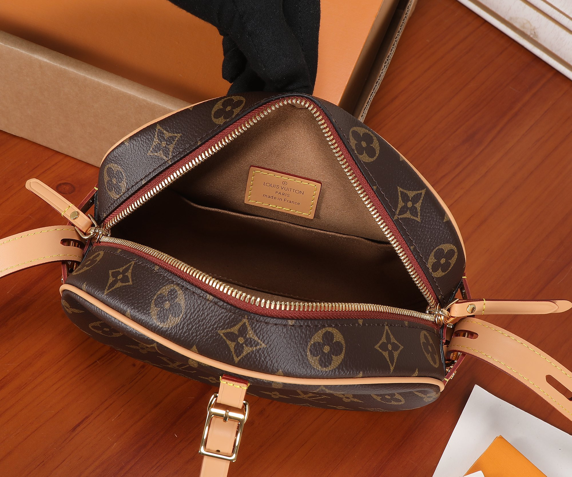LV Boite Chapeau Souple MM M45647 7.9 x 8.9 x 3.1 inches