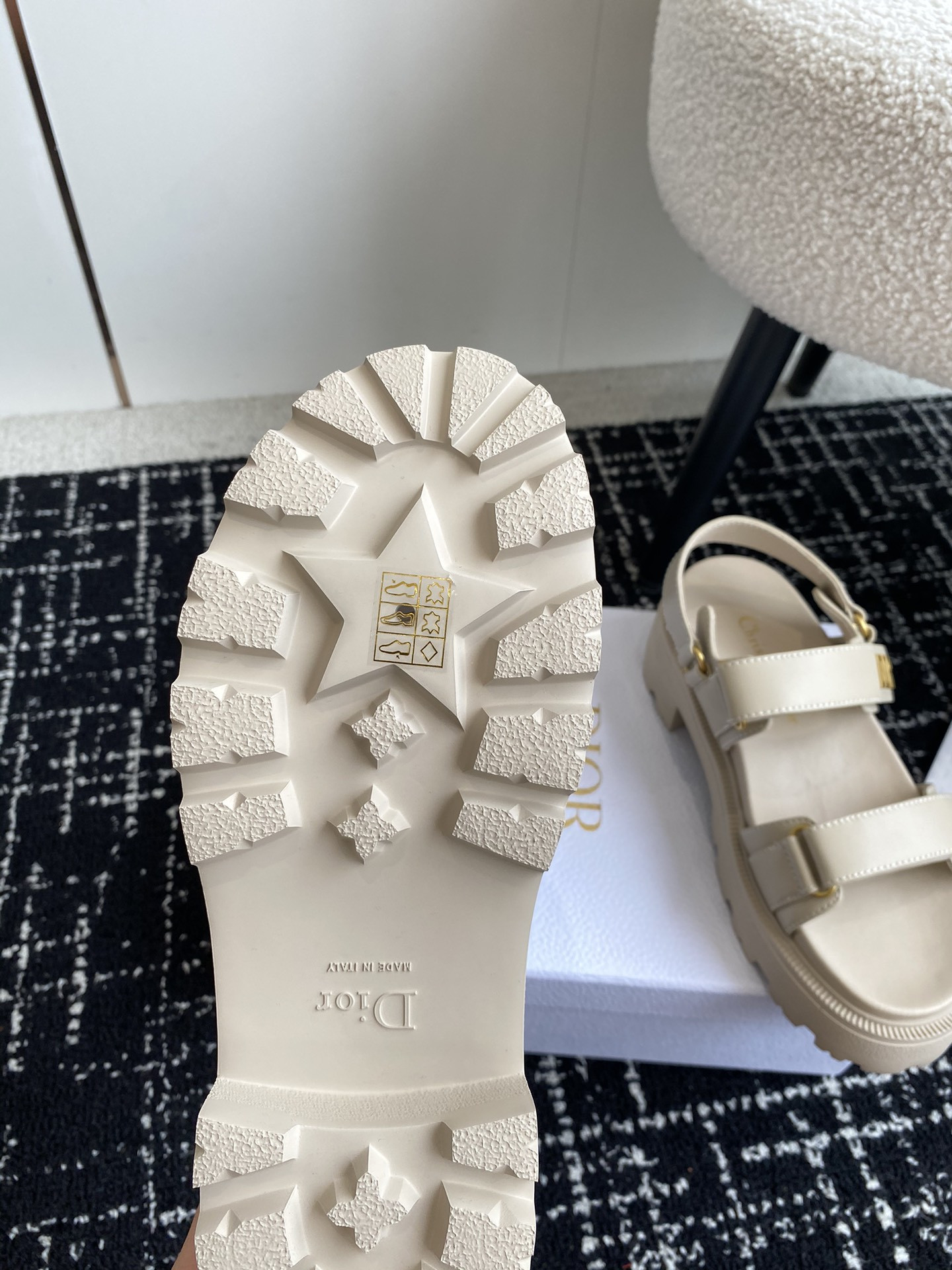 ua D*oract platform sandal