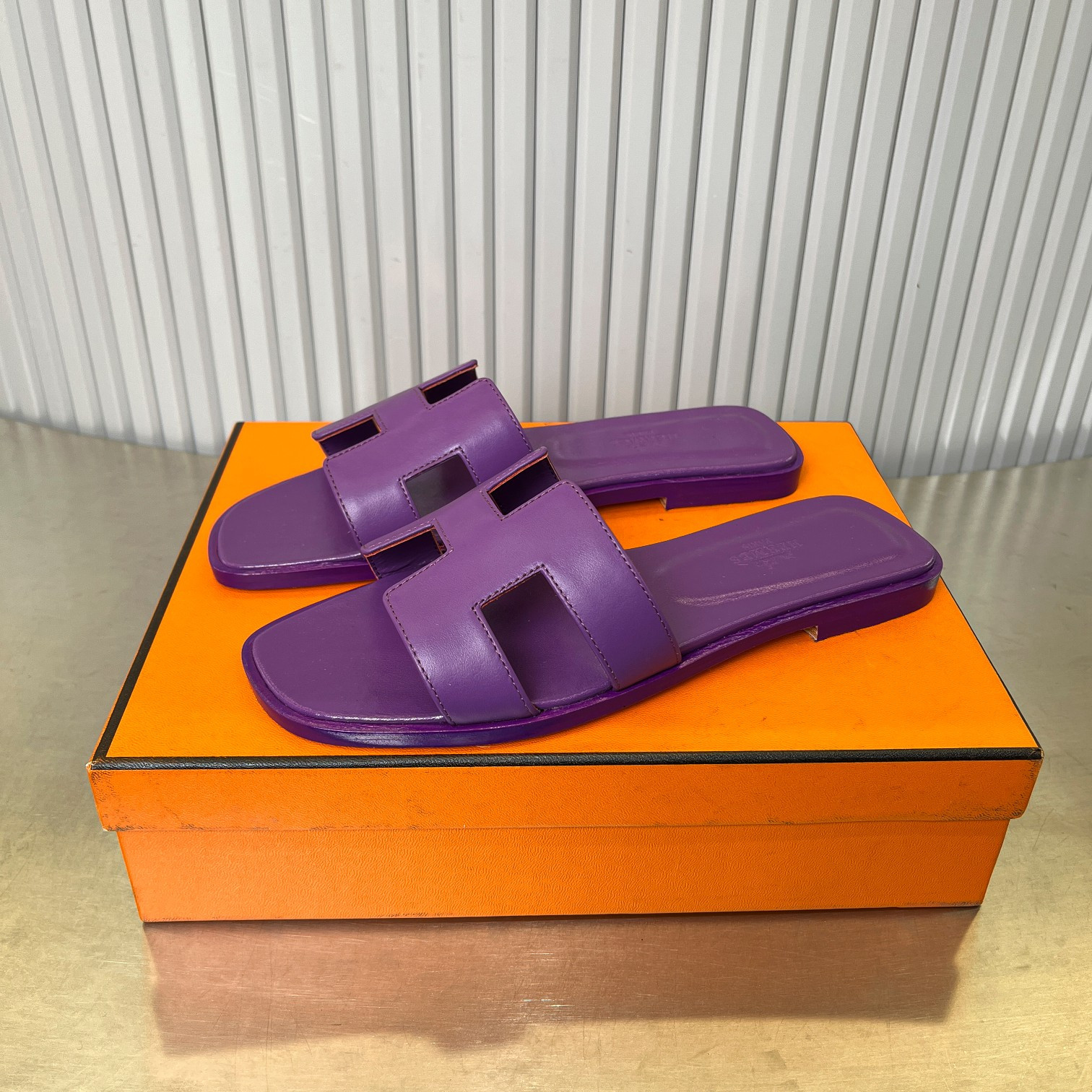 ua H**me5 oran sandal