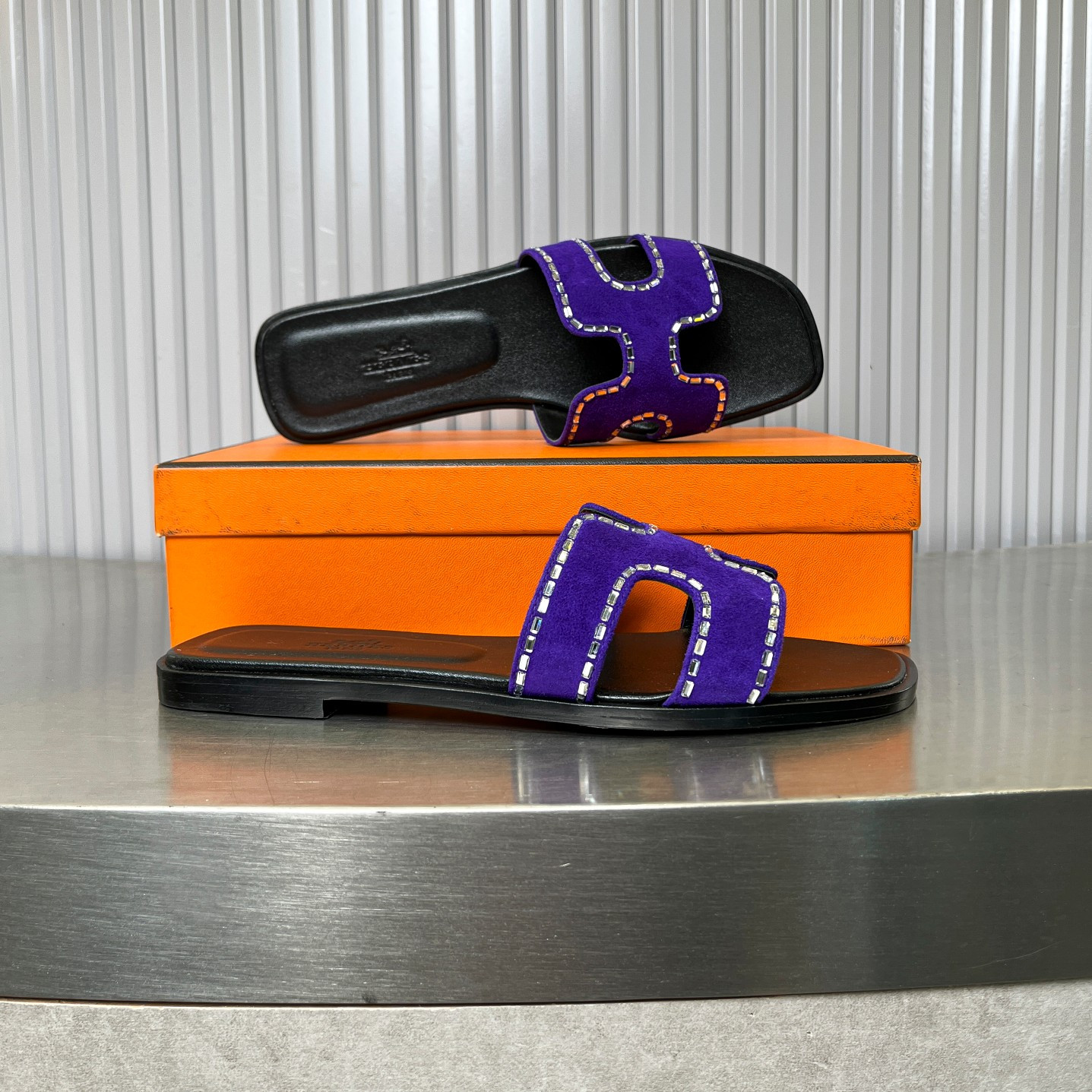ua H**me5 oran sandal