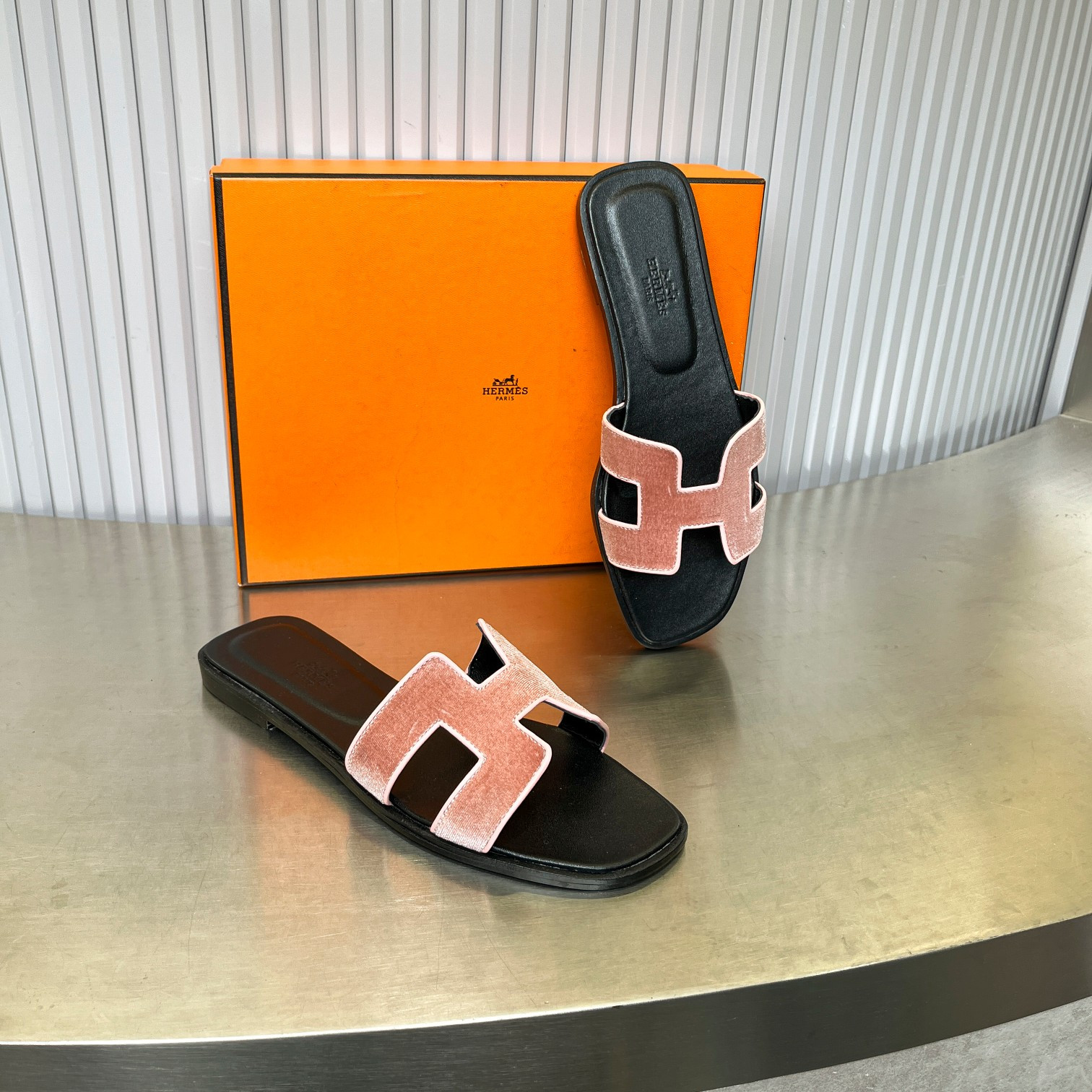 ua H**me5 oran sandal