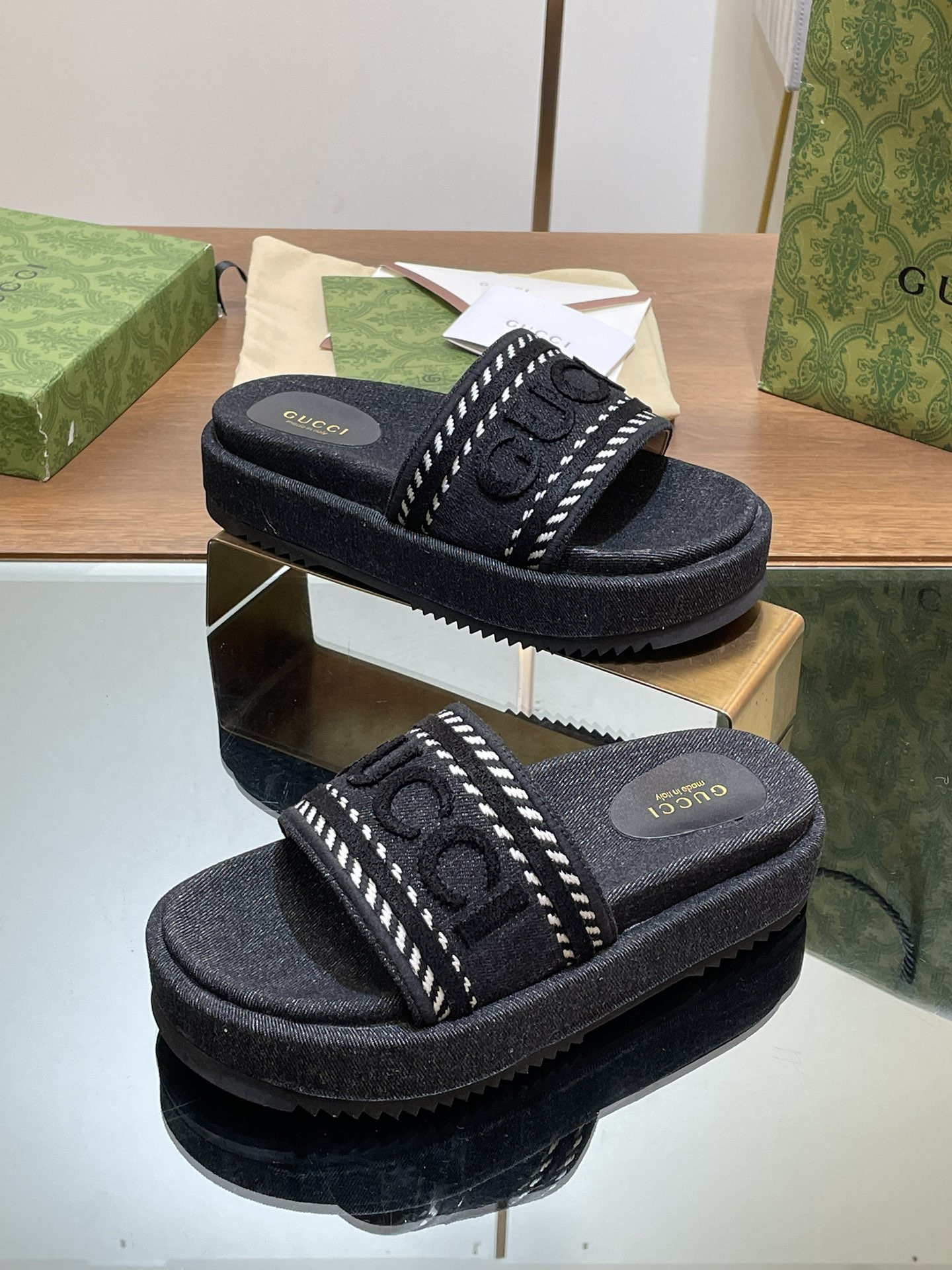 ua G*u*i slide sandal with G*u*i script