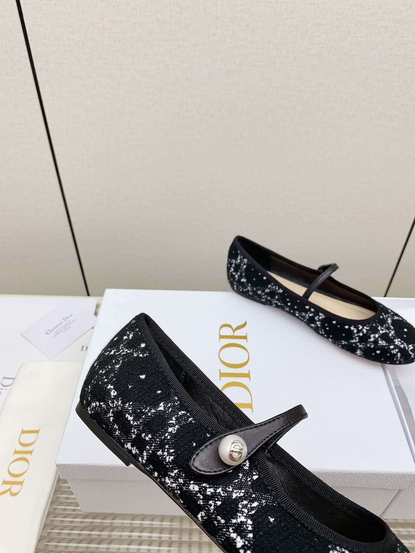 ua D*or ballet flat