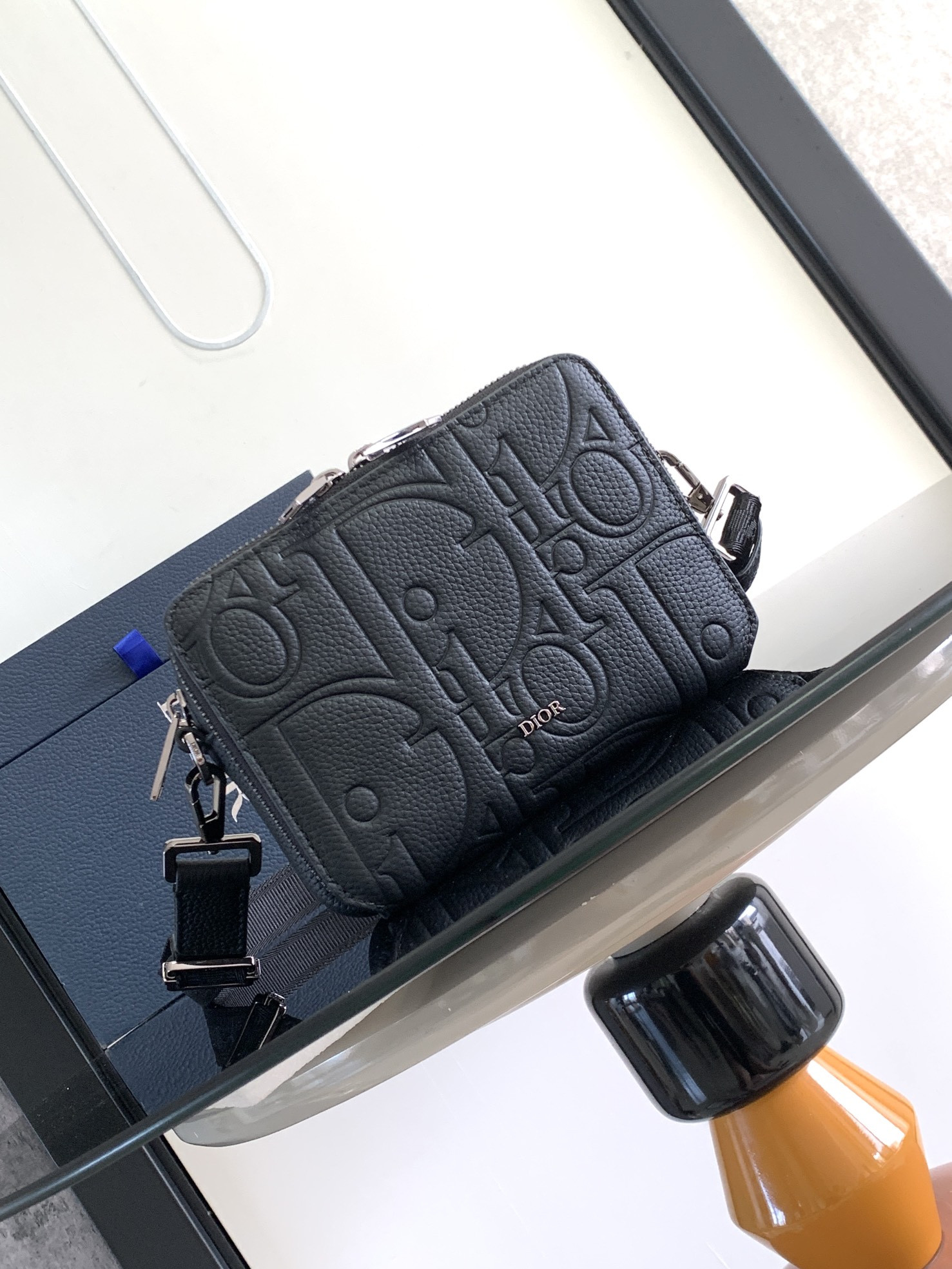 D*or zipped pouch with strap black D*or gravity leather 17 x 12.5 x 6 cm