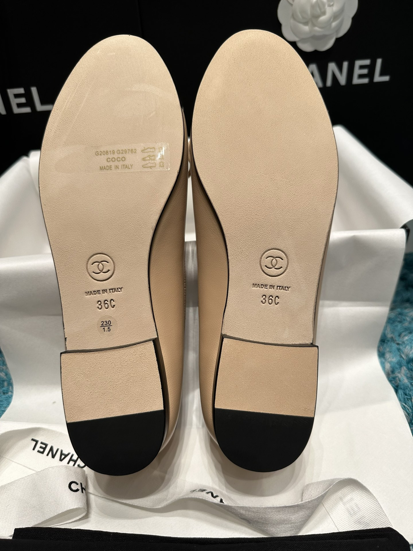ua Ch*el ballet flats