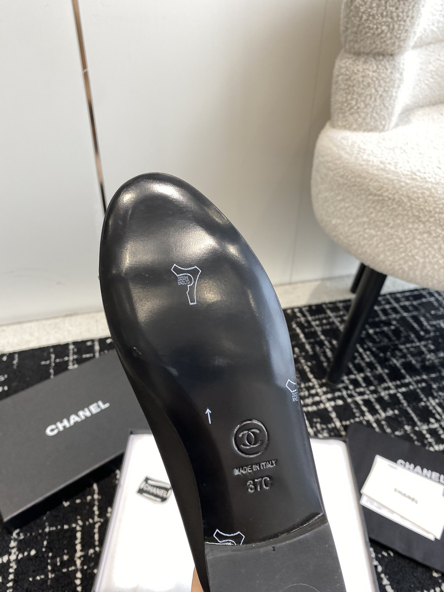 ua Ch*el ballet flats