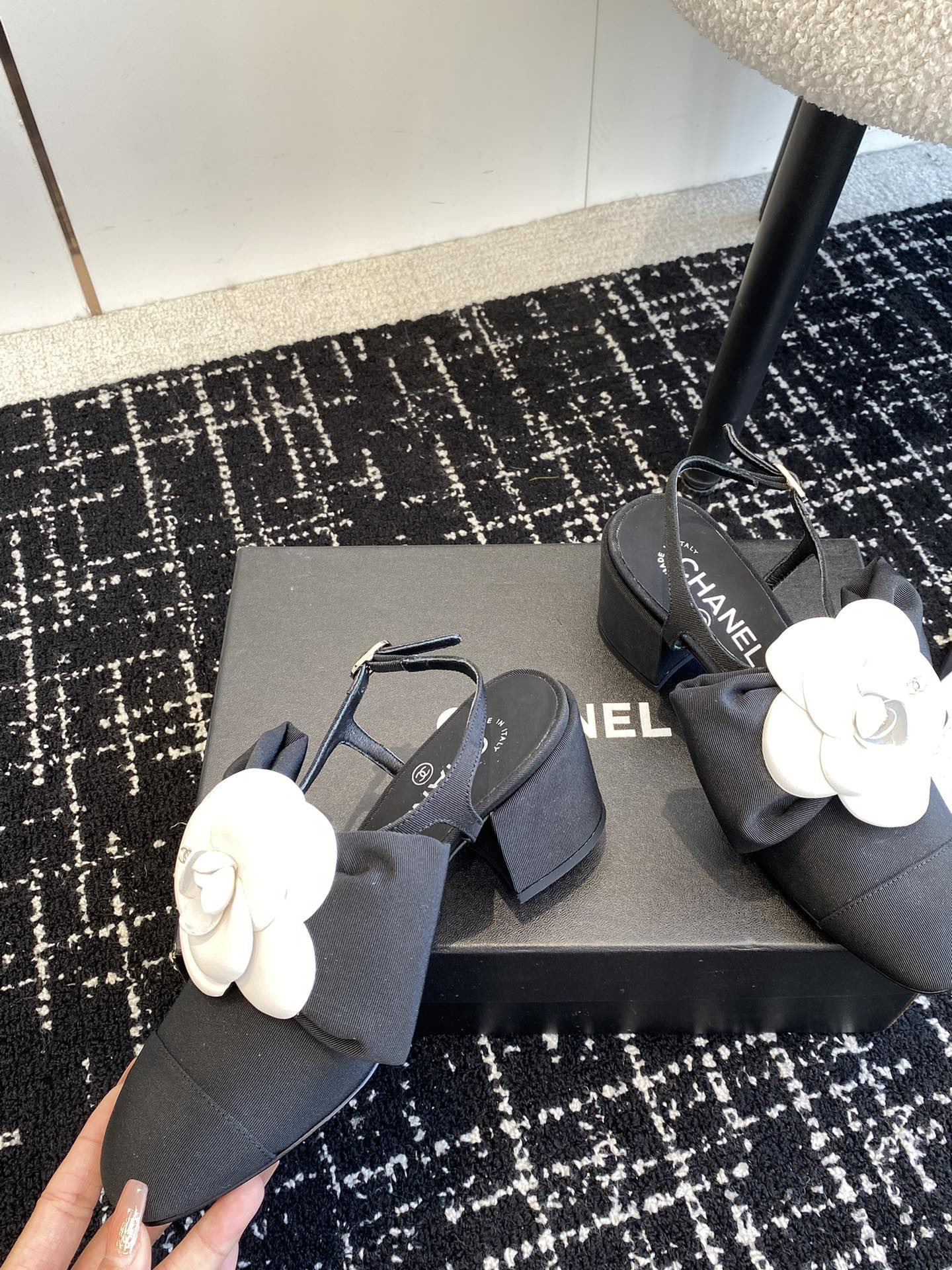 ua Ch*el slingbacks