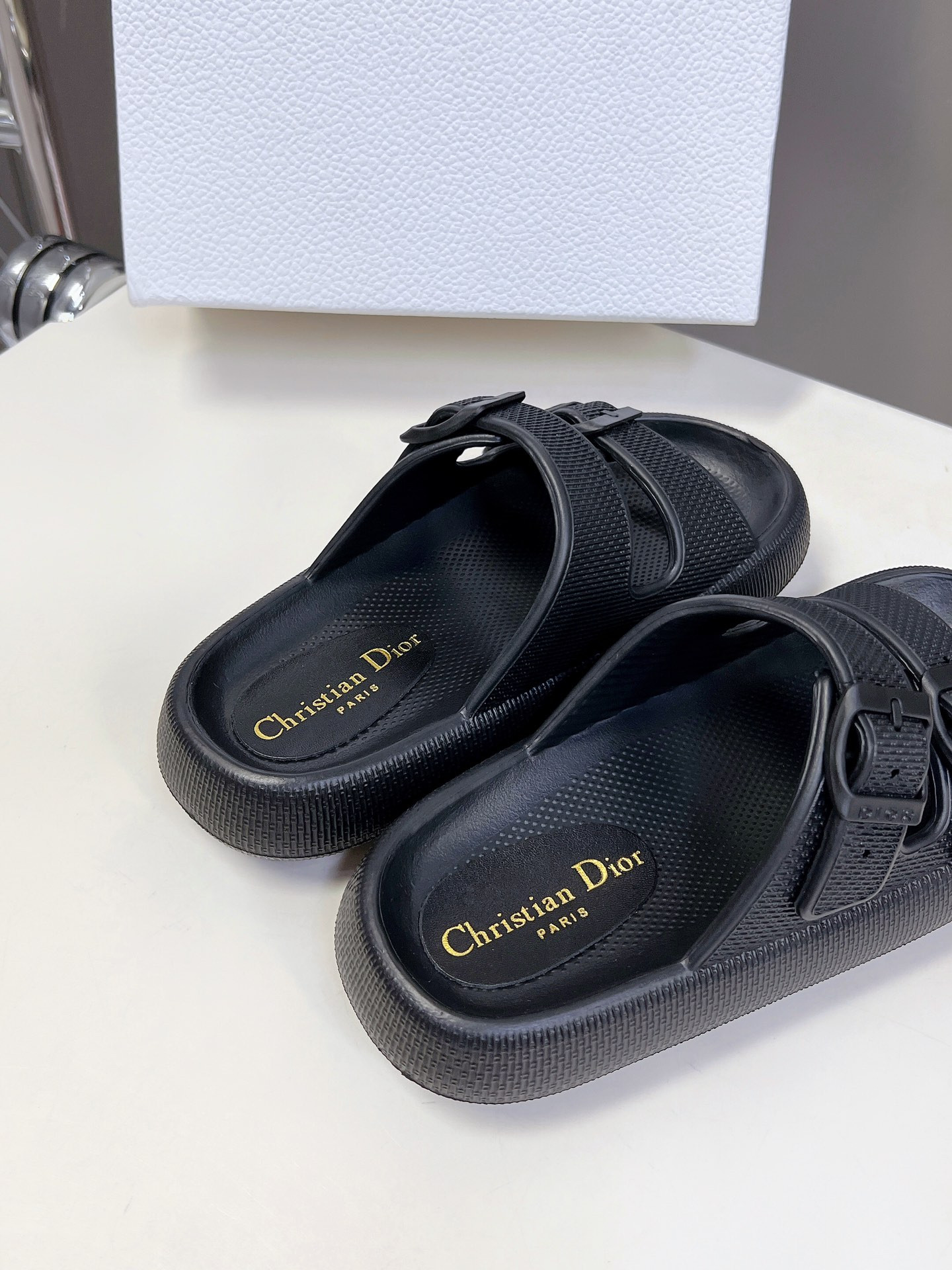ua D*or slide