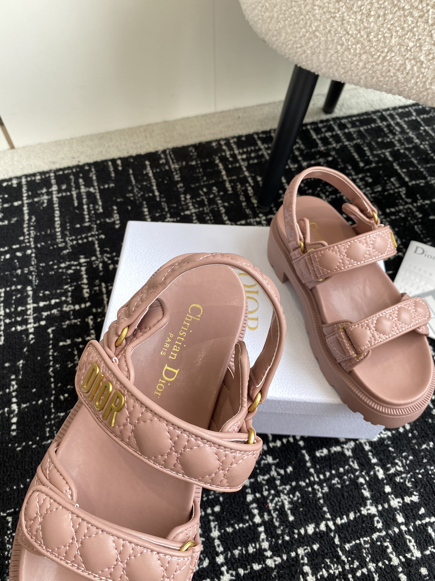 ua D*oract platform sandal